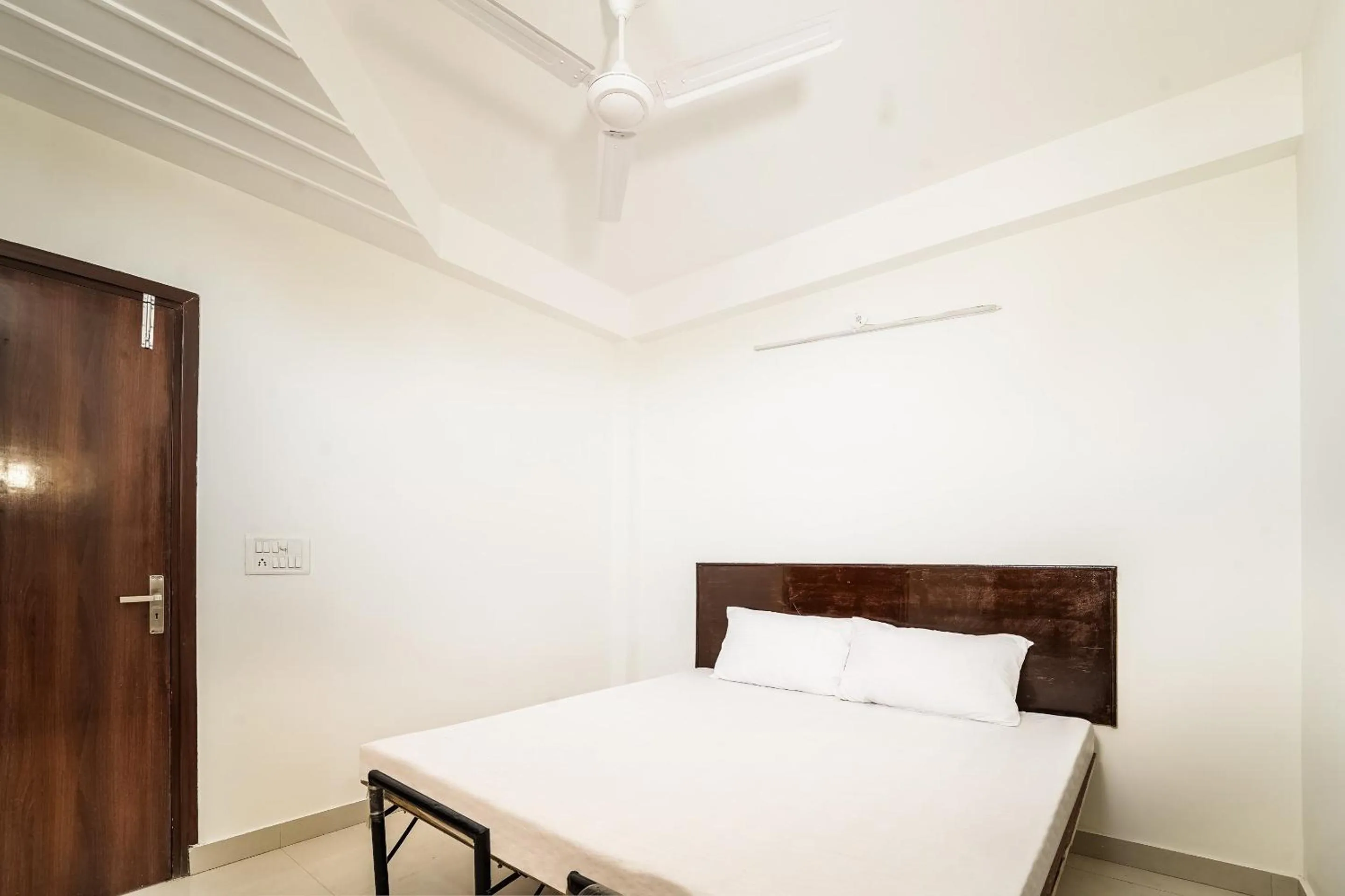 Bedroom, Bed in Super Hotel O Chahal Guest House Near Nangloi Railway Station Metro Station