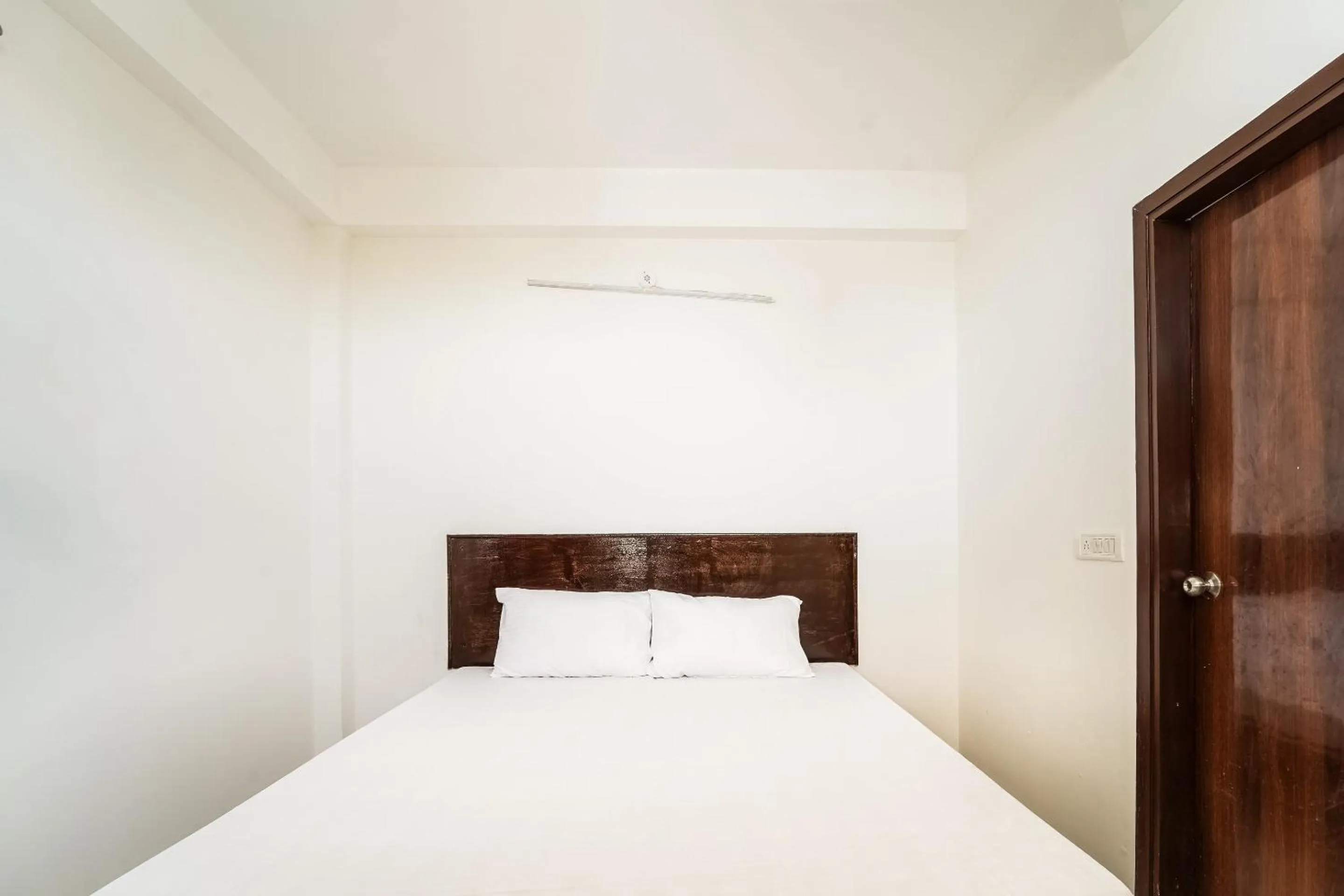 Bedroom, Bed in Super Hotel O Chahal Guest House Near Nangloi Railway Station Metro Station