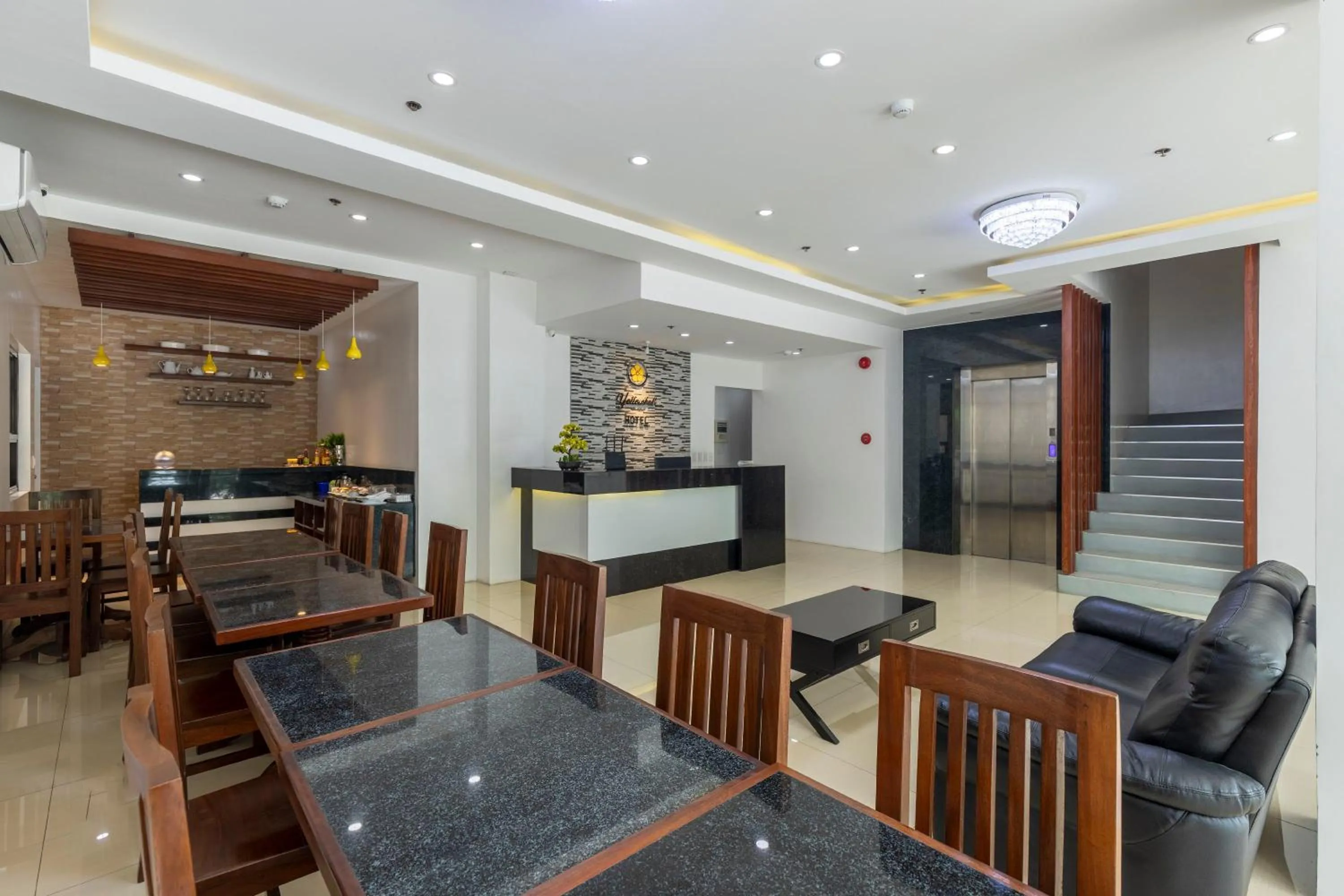 Lobby or reception in Yellowbell Hotel