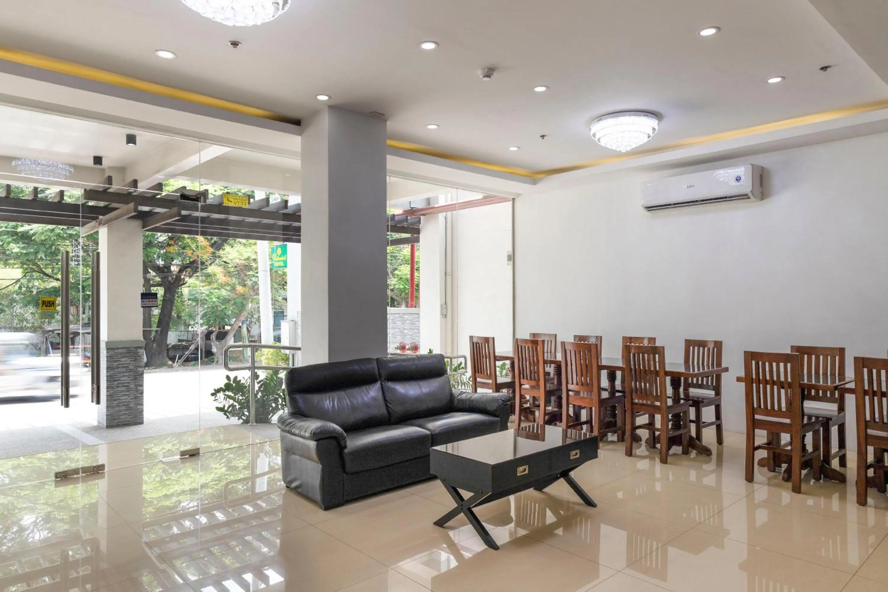 Lobby or reception in Yellowbell Hotel