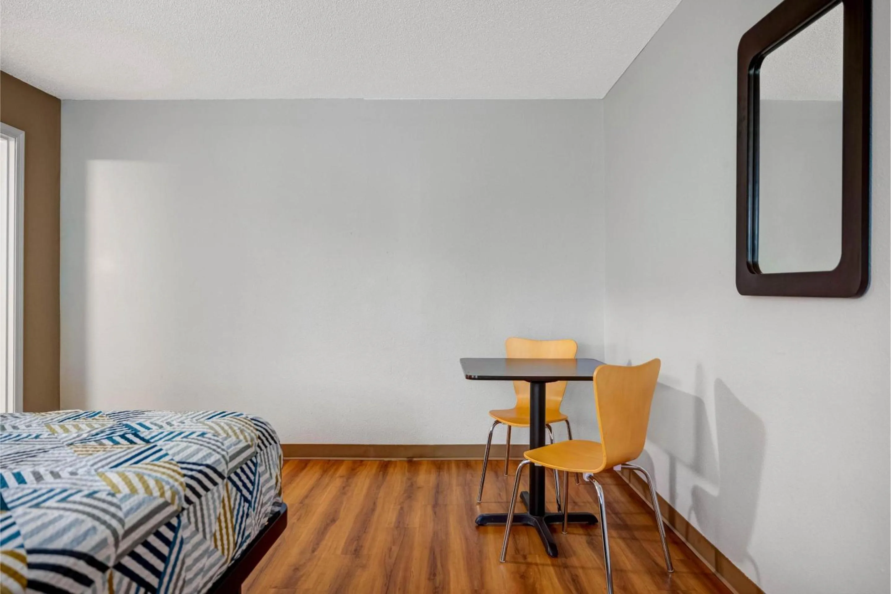 Bed in Motel 6 - Motel 6 Portland, OR - Downtown