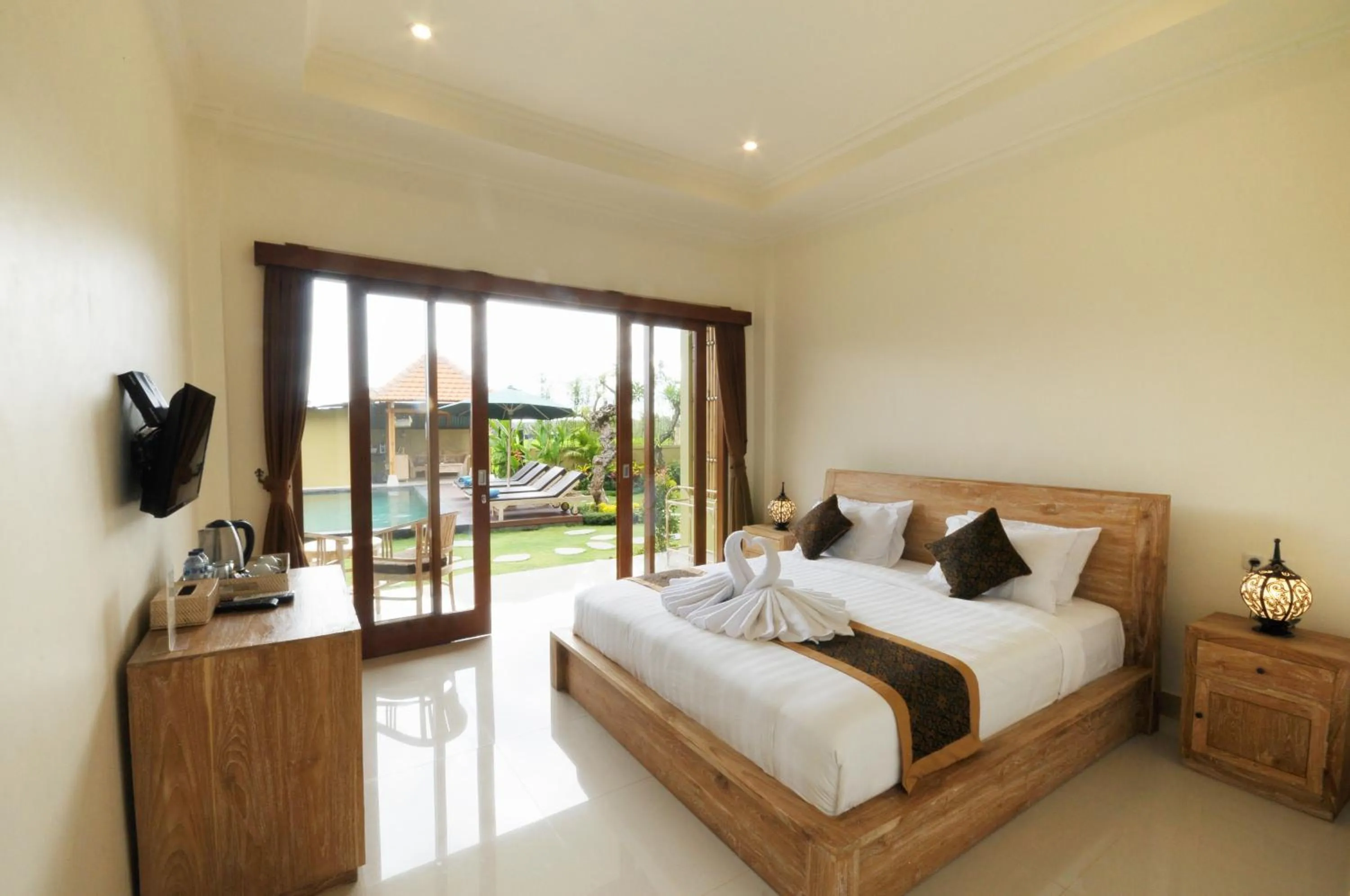 TV and multimedia, Bed in Jegeg Mas