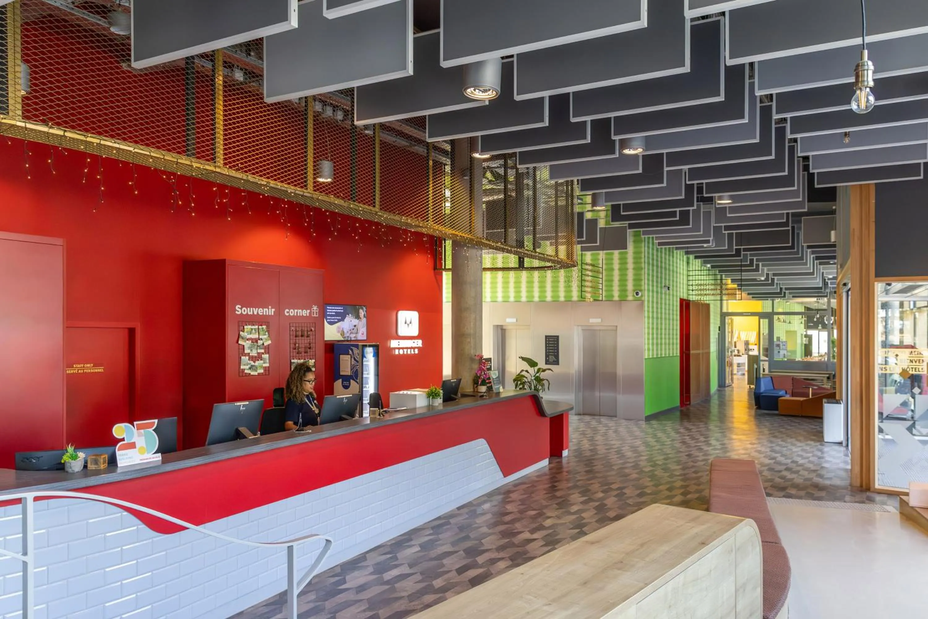 Lobby or reception in MEININGER Hotel Paris Porte de Vincennes