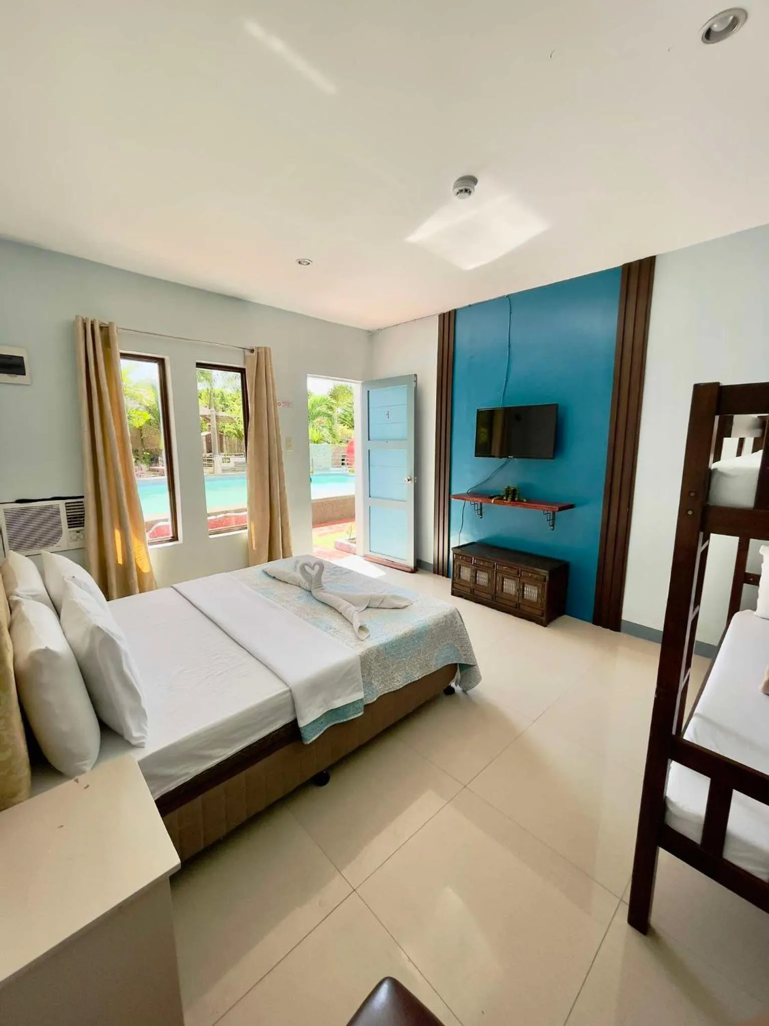 Bed in Little Rock Cebu