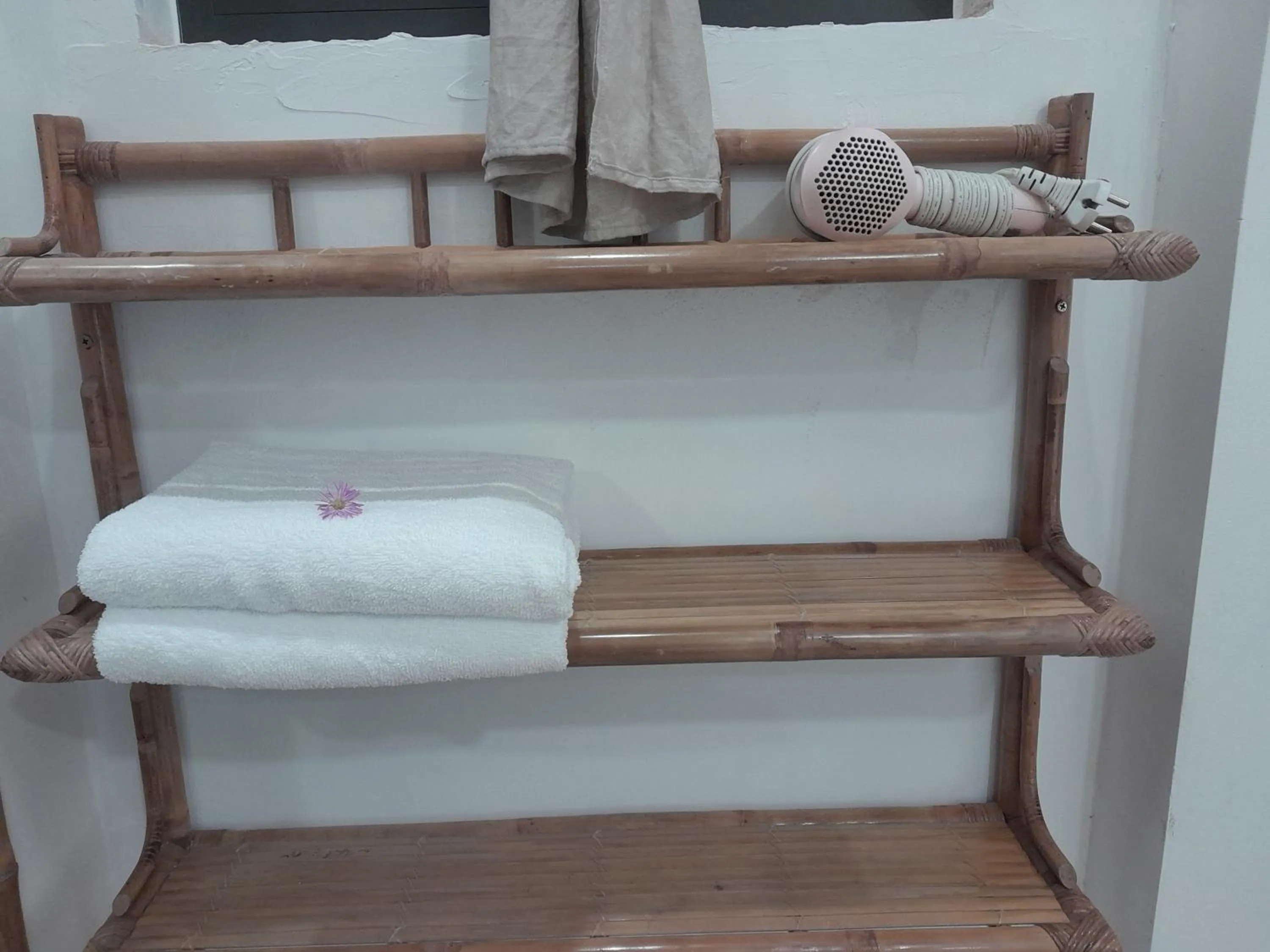 towels, Bed in Tâm Homestay