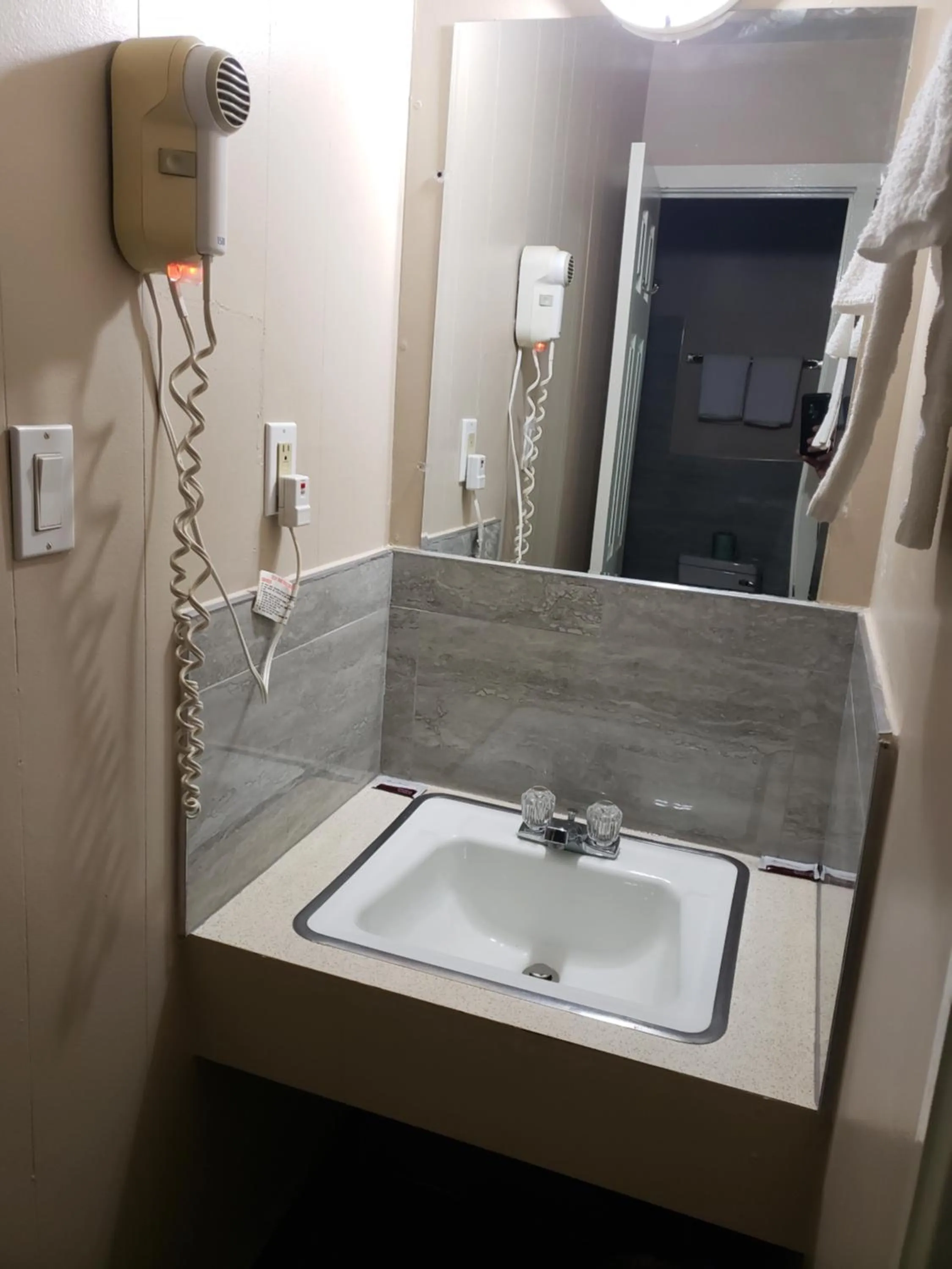 Bathroom in River Heights Motel