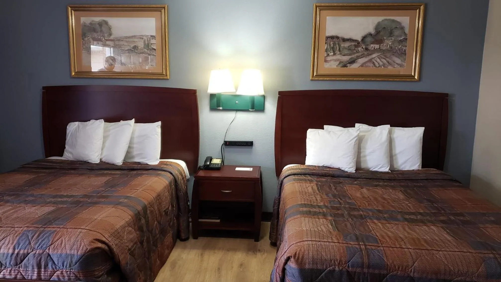 Bedroom, Bed in River Heights Motel