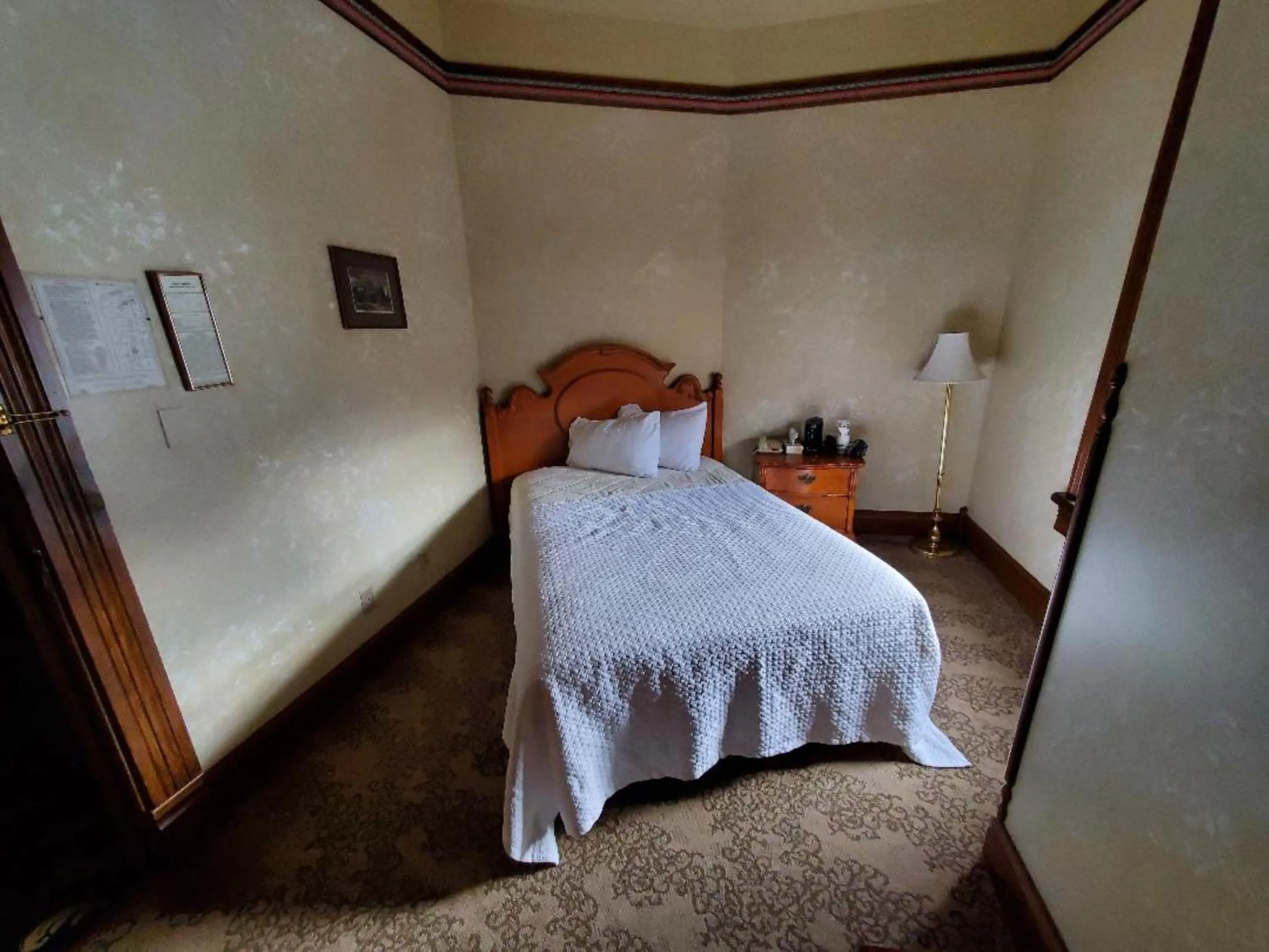 Street view, Bed in Historic Bullock Hotel