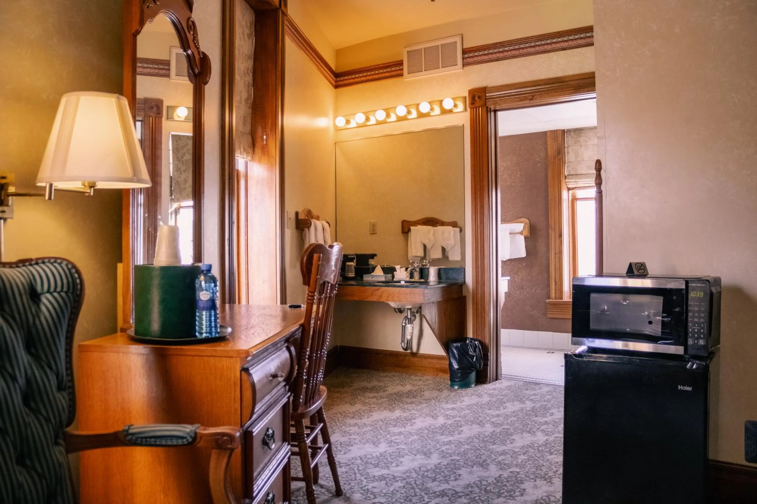 Coffee/tea facilities in Historic Bullock Hotel