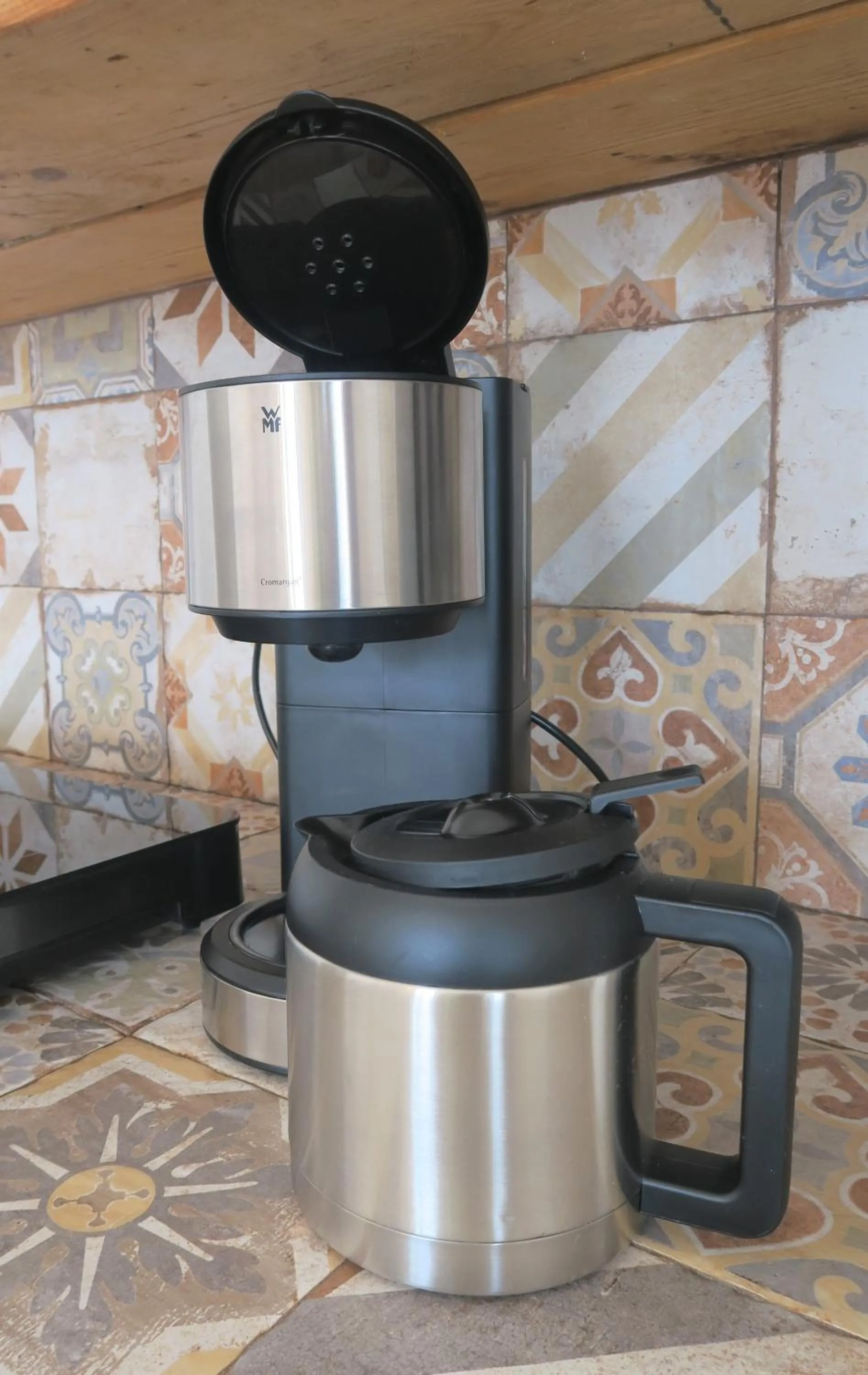 Coffee/tea facilities in Oasi Da Vinci Apartments Lake Garda View