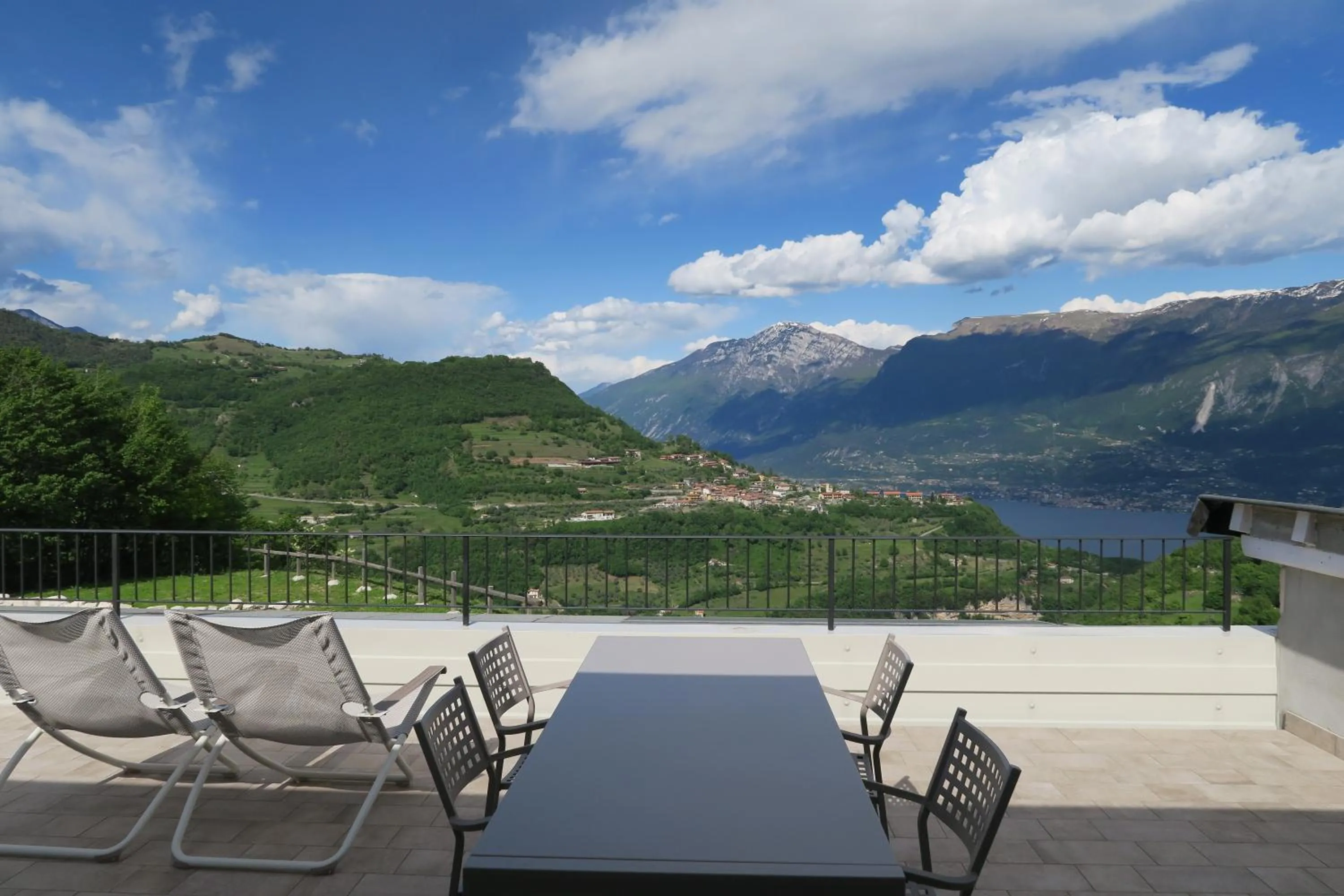 Patio in Oasi Da Vinci Apartments Lake Garda View