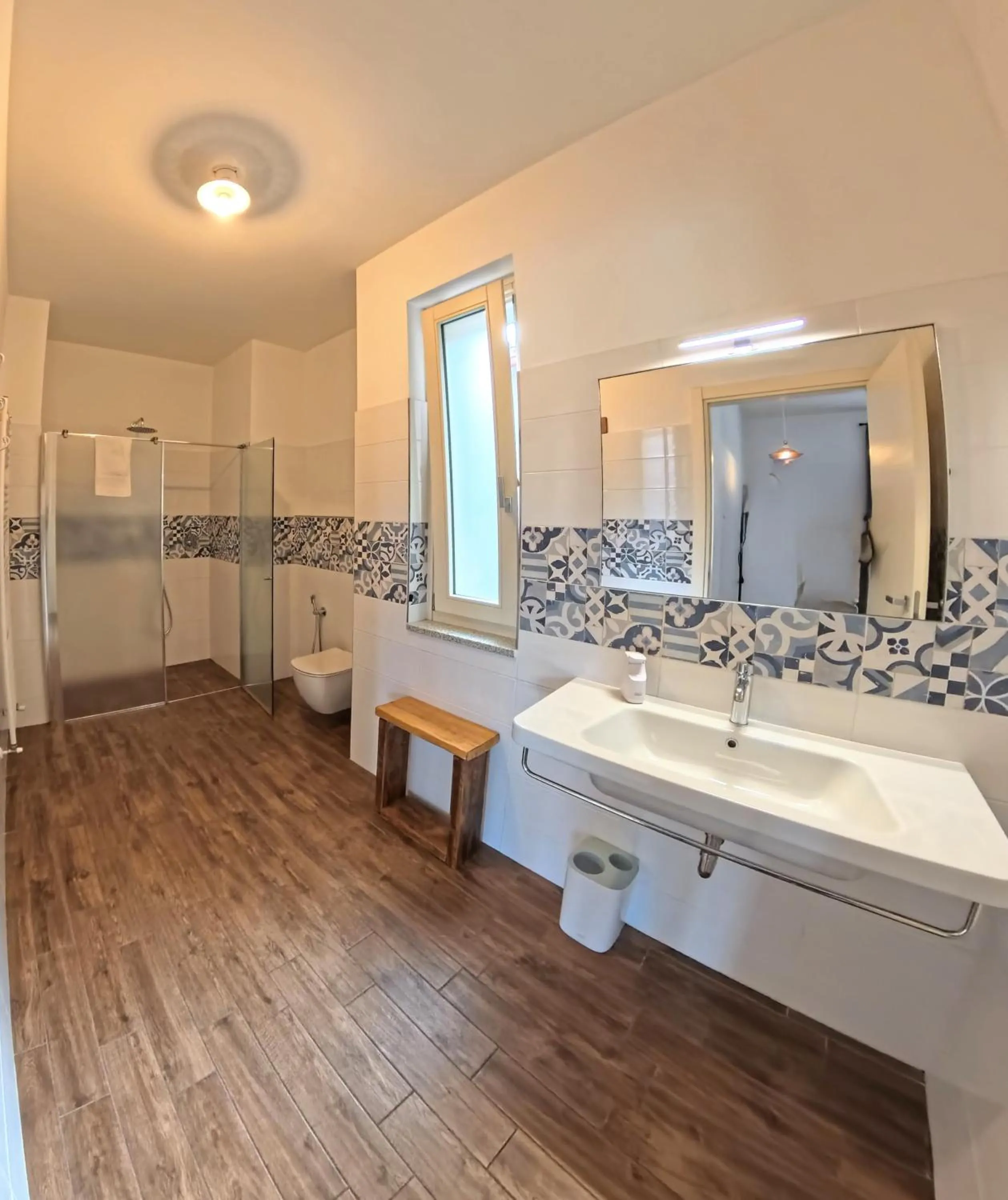 Shower in Oasi Da Vinci Apartments Lake Garda View