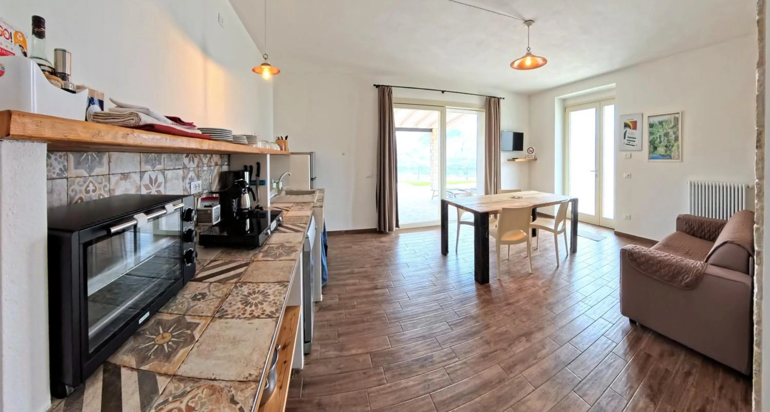 TV and multimedia in Oasi Da Vinci Apartments Lake Garda View