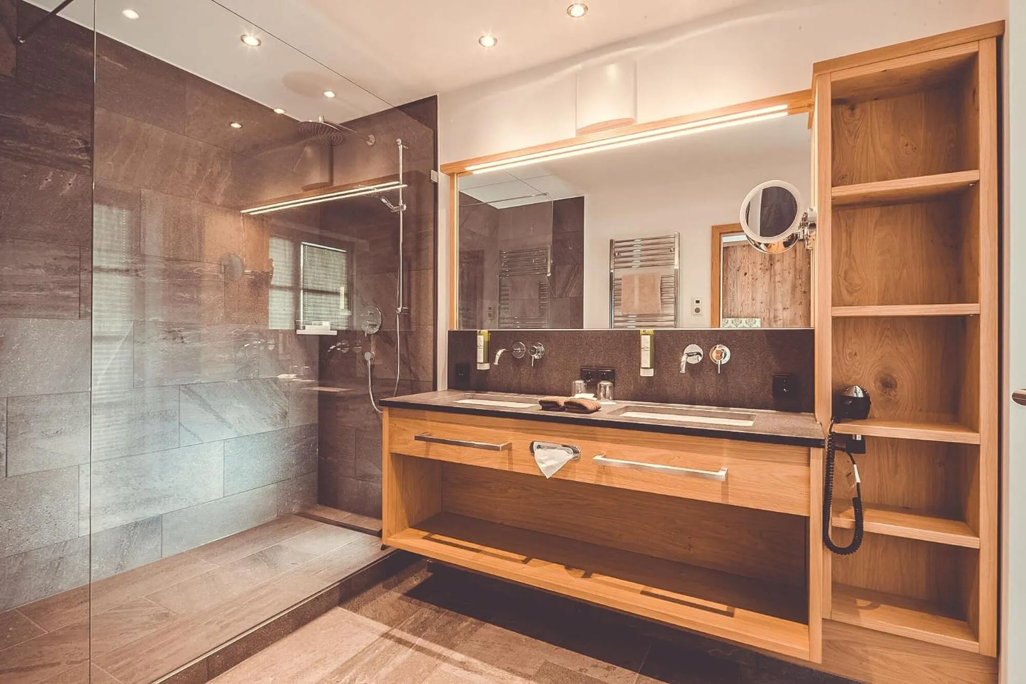 Shower in Hotel Alpenkönig