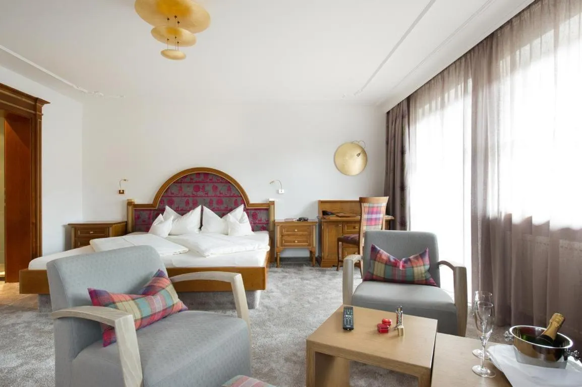 Bed in Hotel Alpenkönig