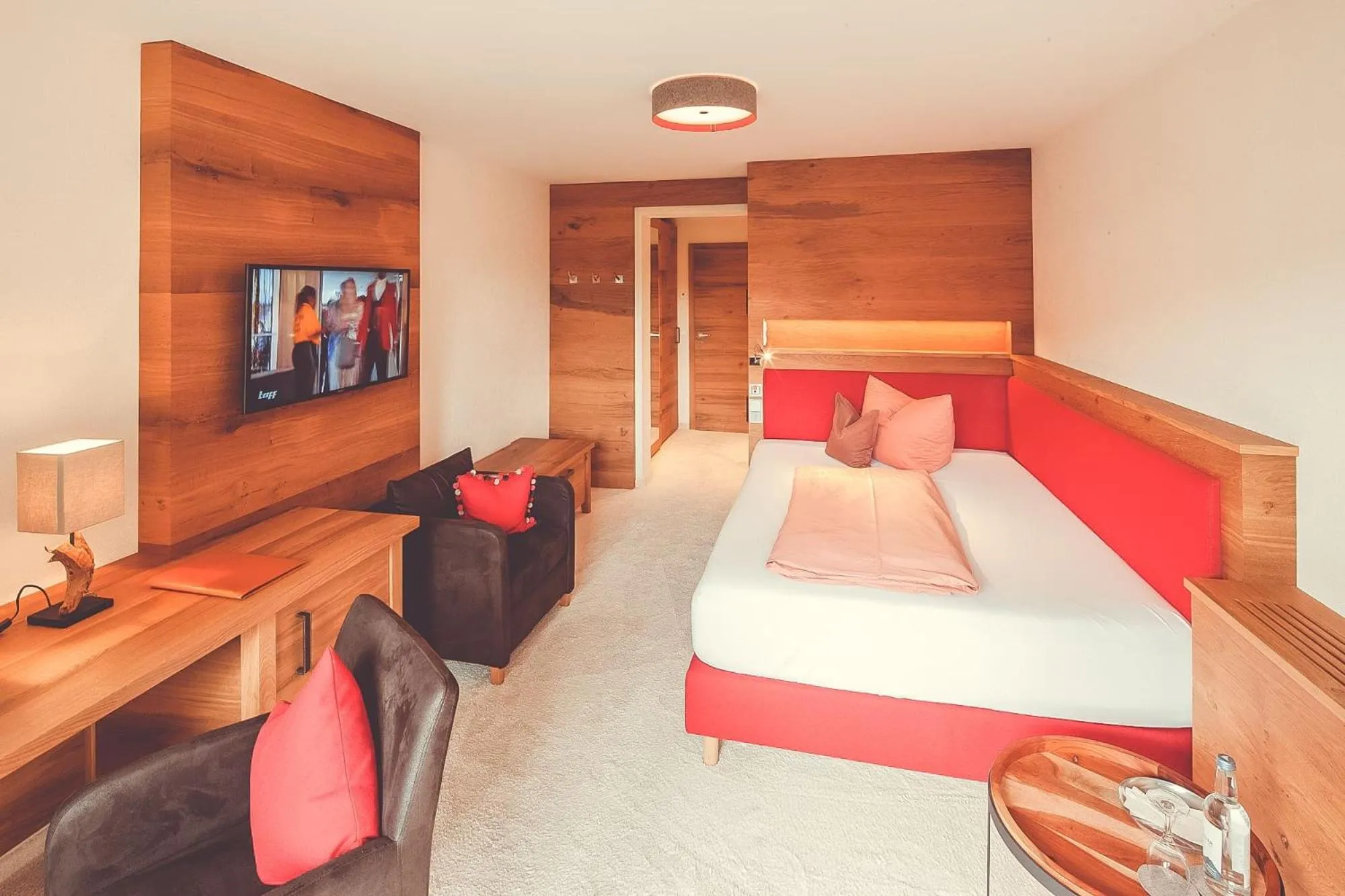 Bed in Hotel Alpenkönig