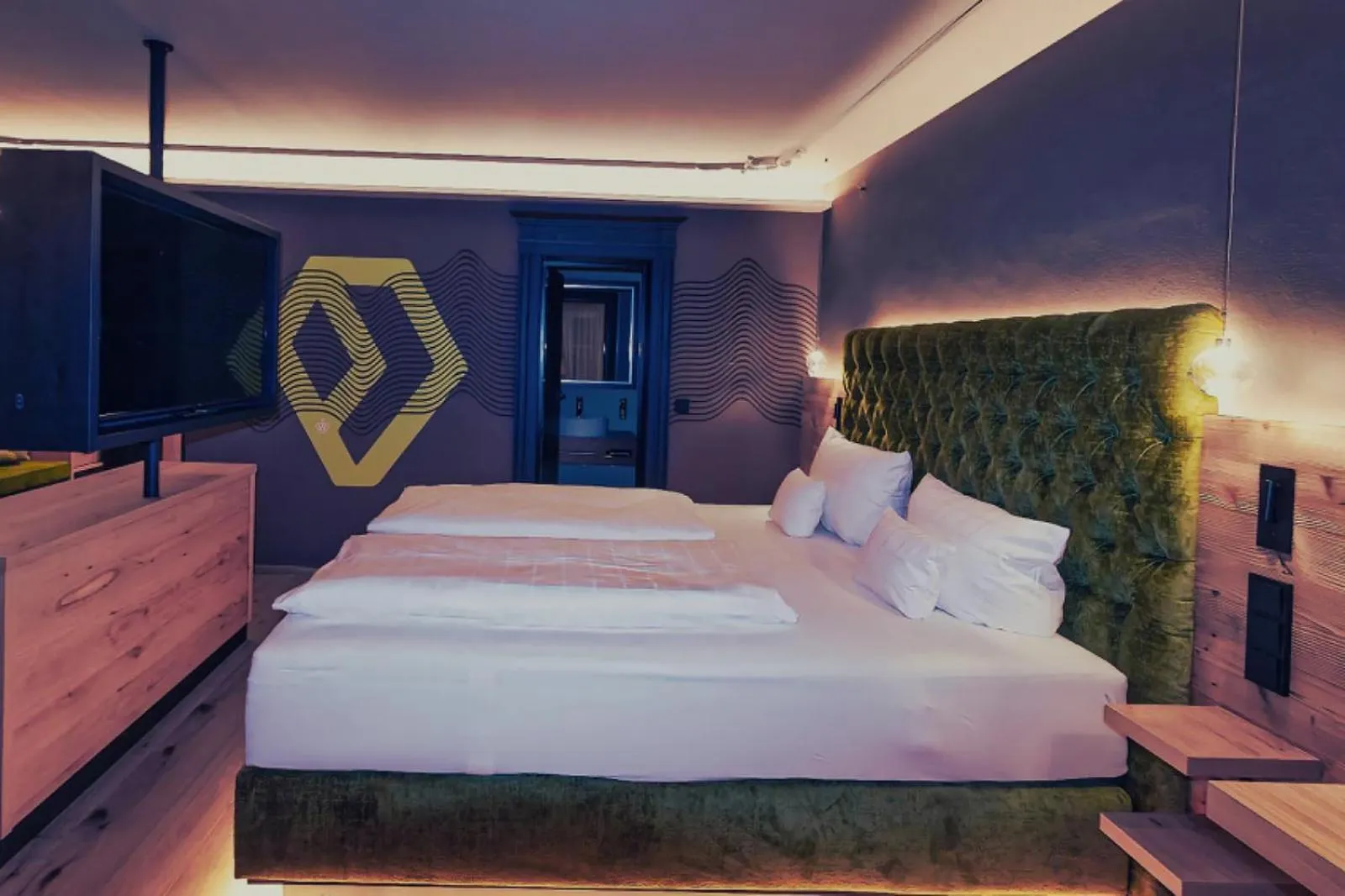 Bed in Hotel Alpenkönig