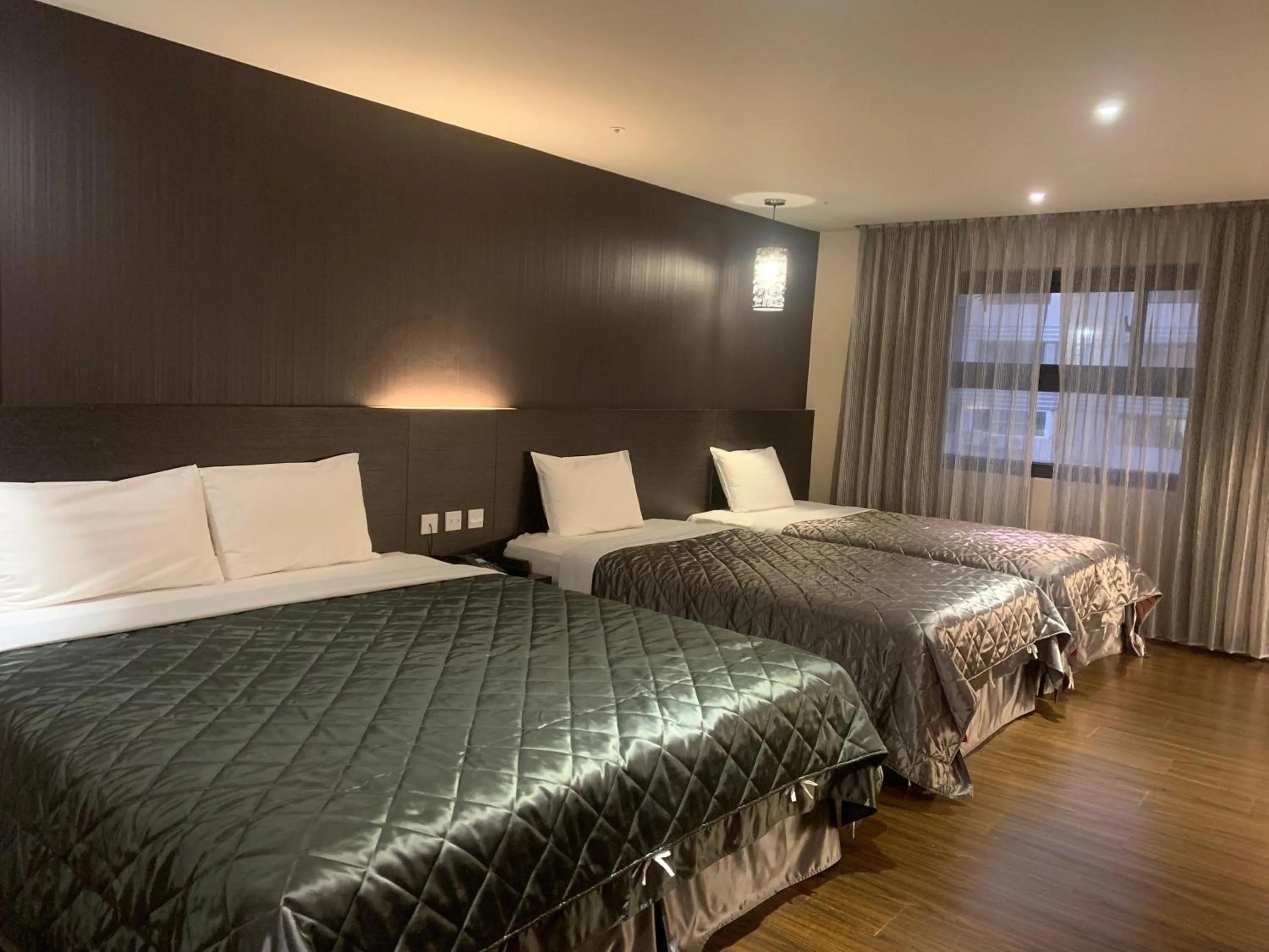 Photo of the whole room, Bed in Fine Hotel