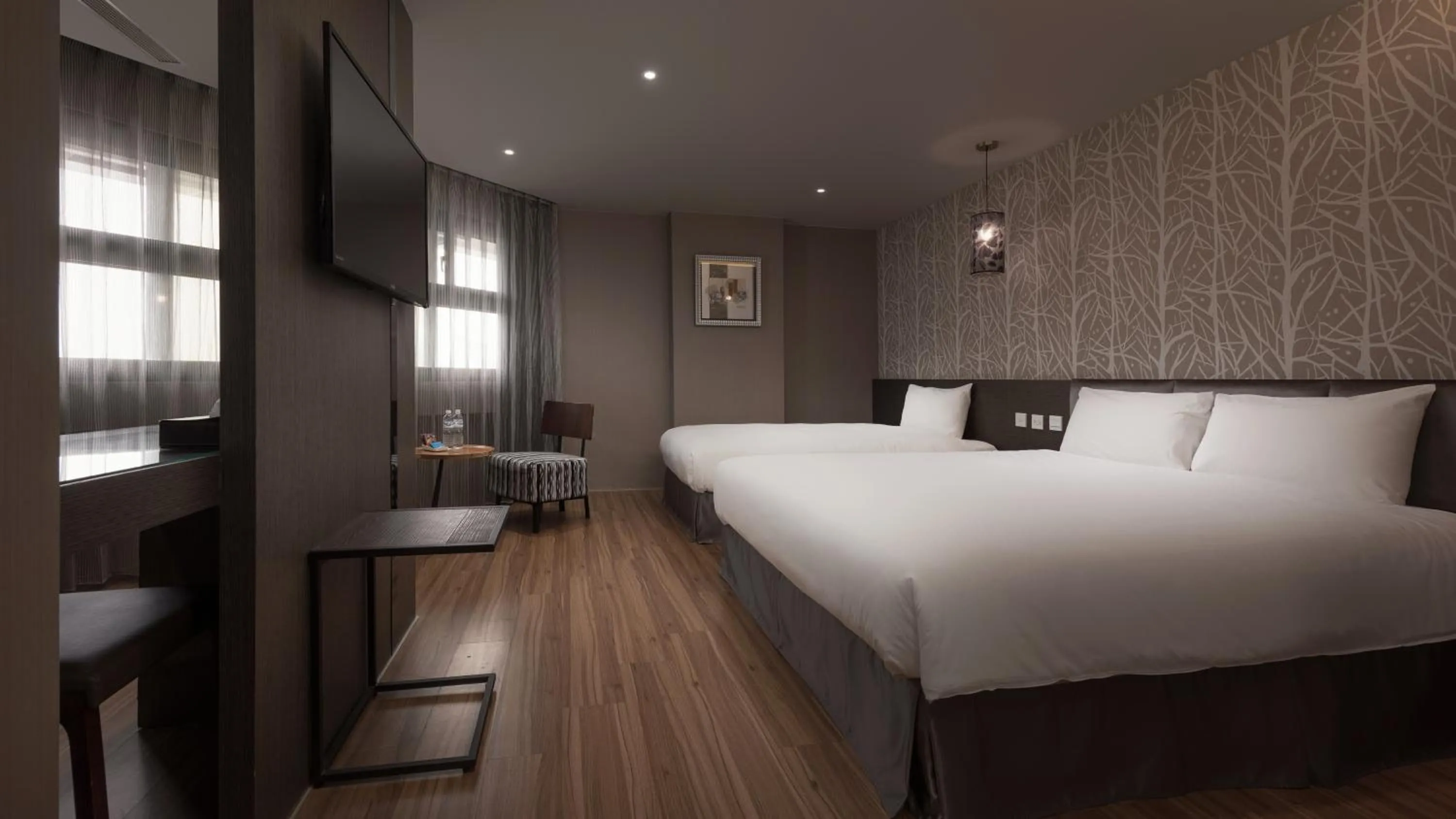 Photo of the whole room, Bed in Fine Hotel