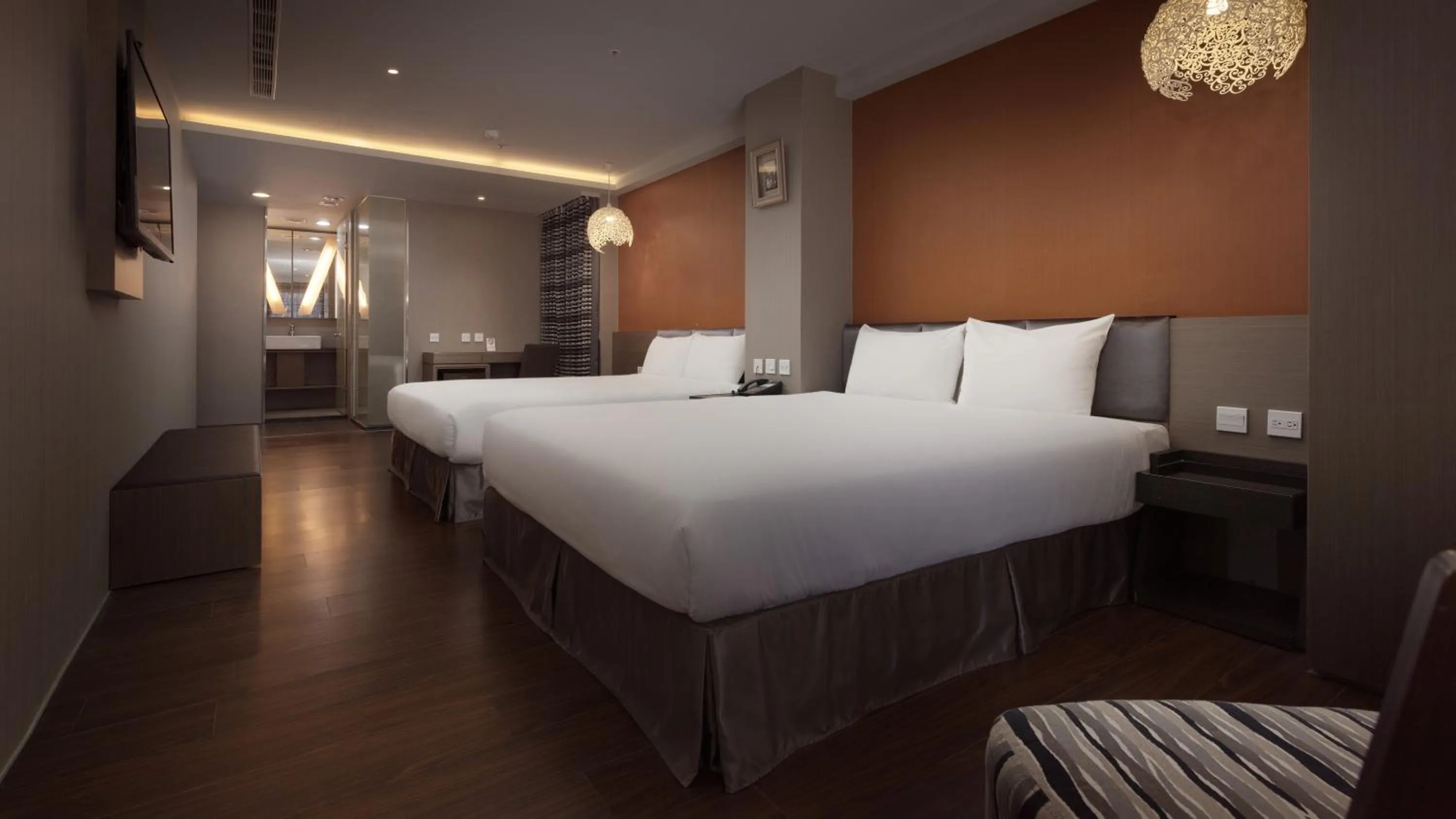 Photo of the whole room, Bed in Fine Hotel