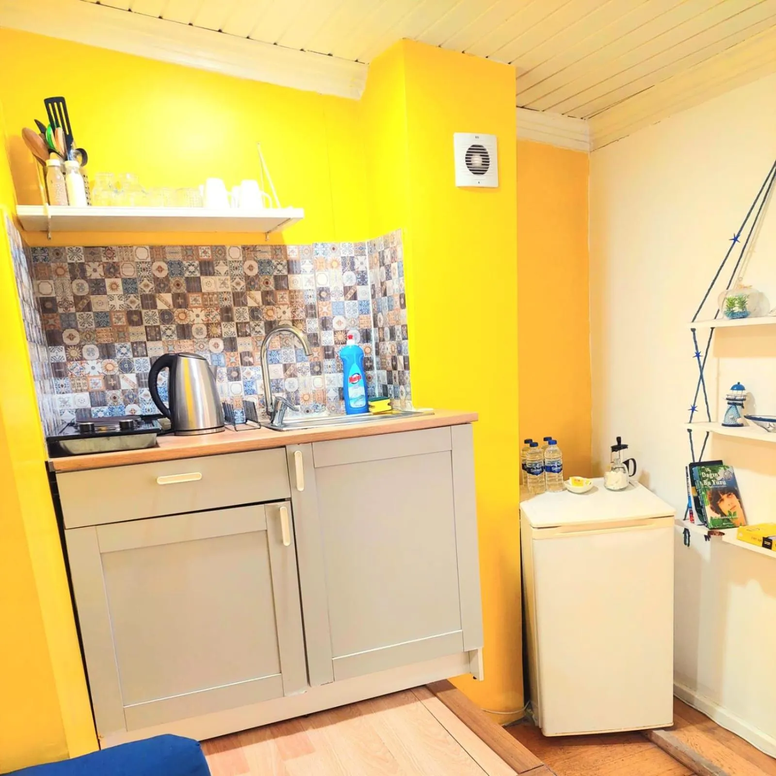 Kitchen or kitchenette in La bella hotel