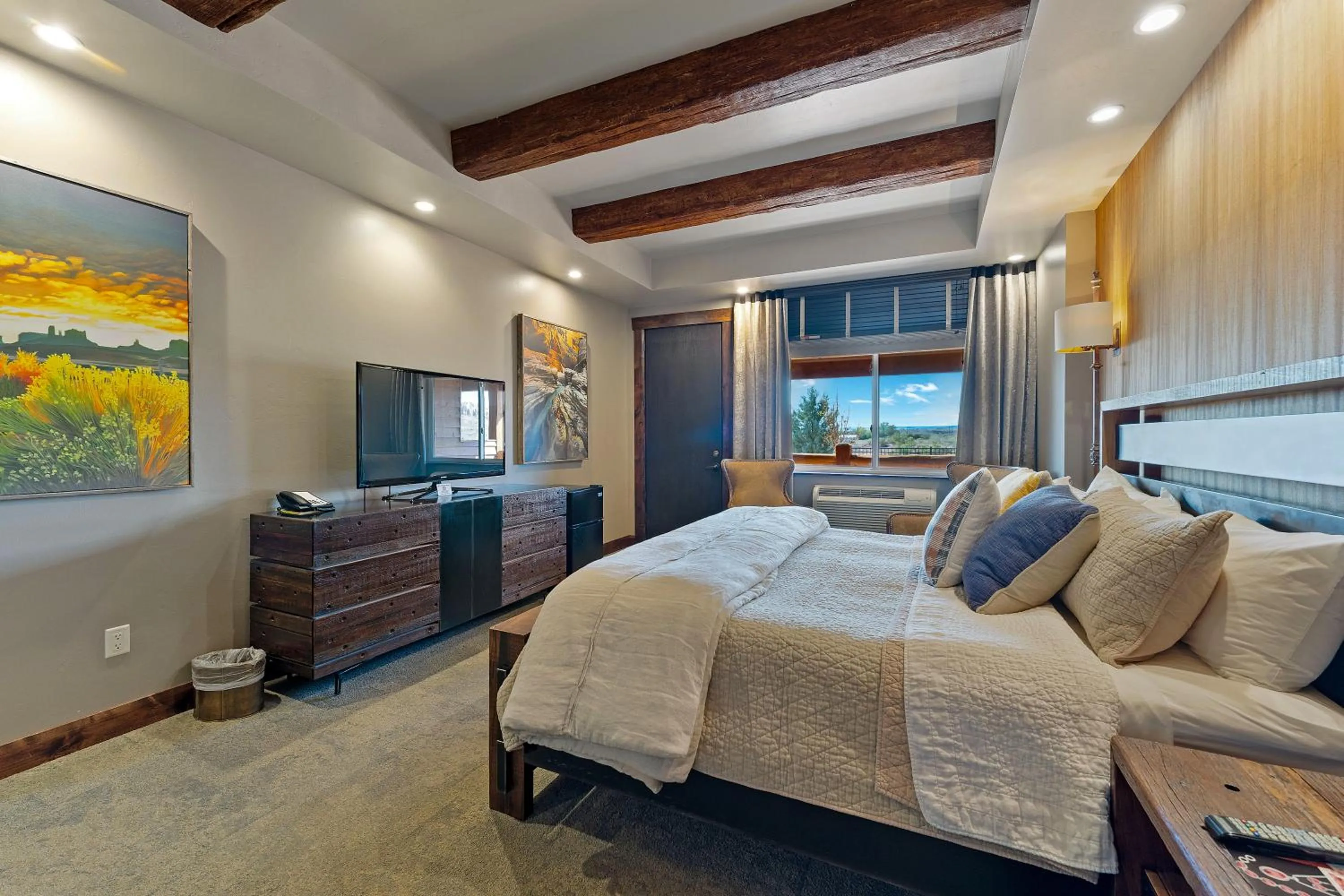 Bedroom, Bed in Desert Rose Resort & Cabins