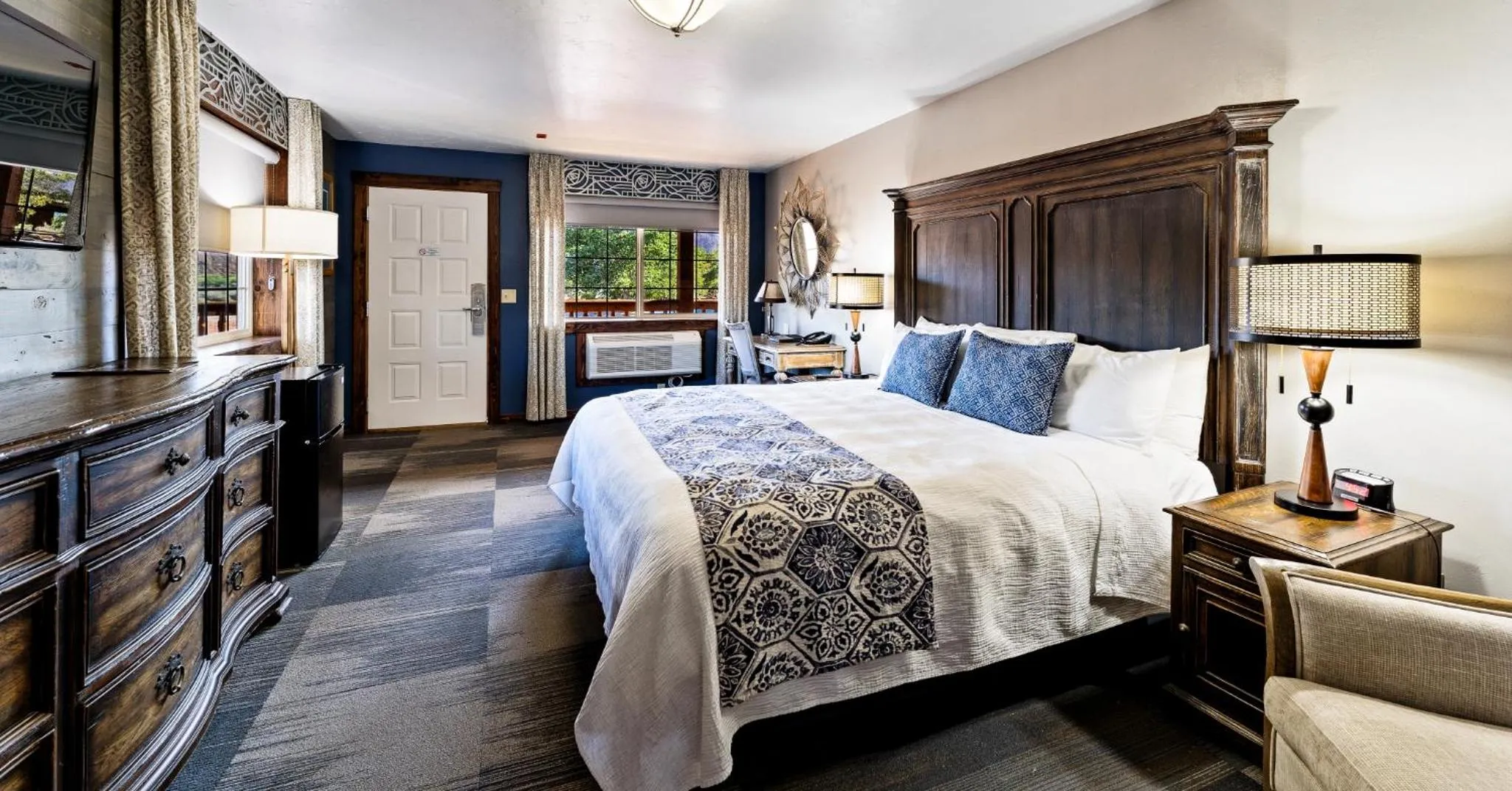 Bed in Desert Rose Resort & Cabins