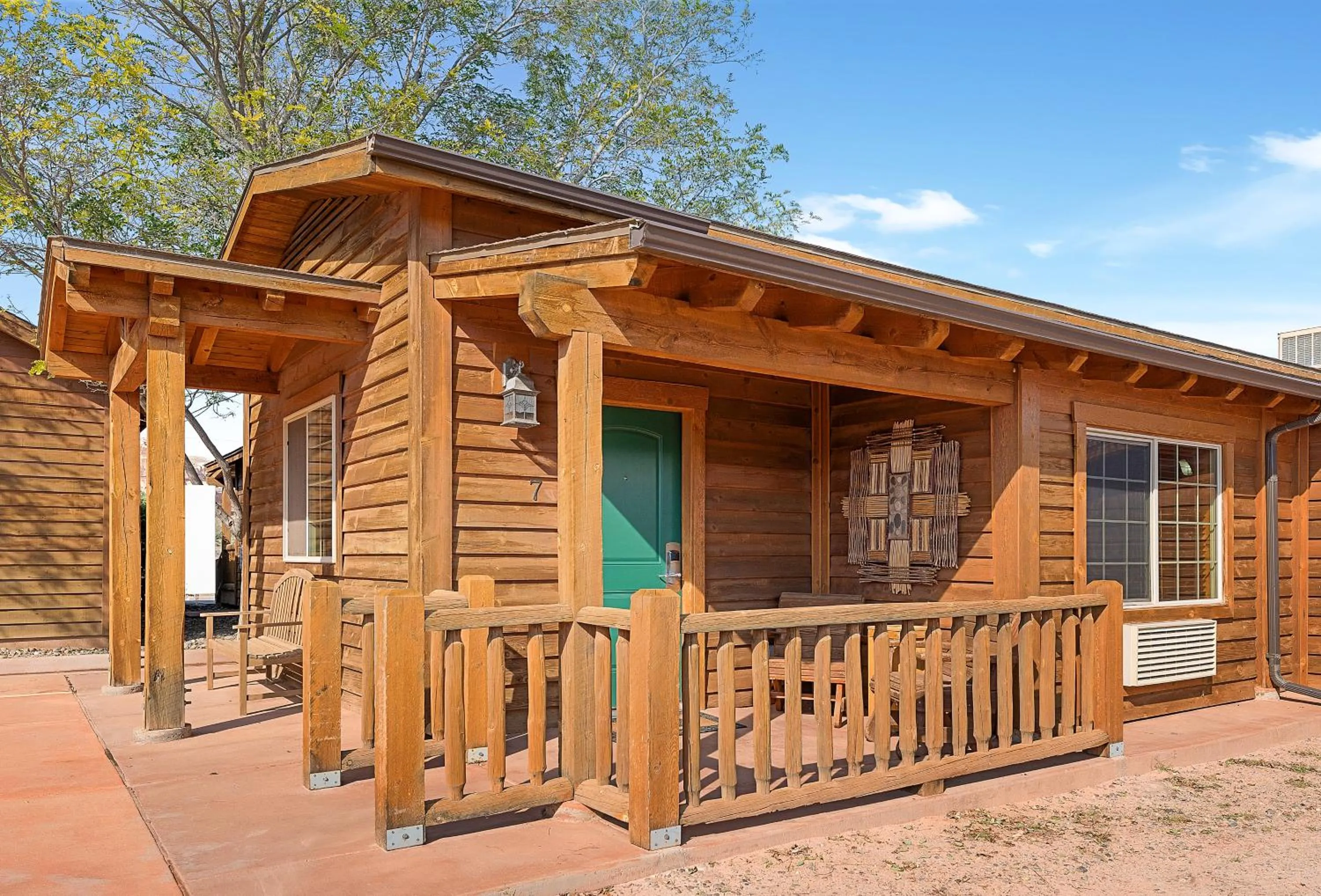 Street view in Desert Rose Resort & Cabins