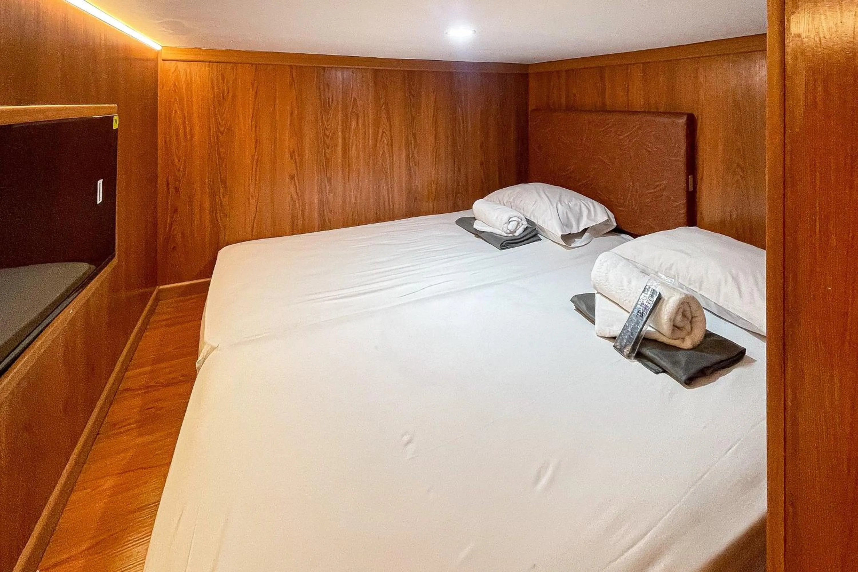 Bedroom, Bed in RedDoorz Hotel Capsule at Batu Tulis