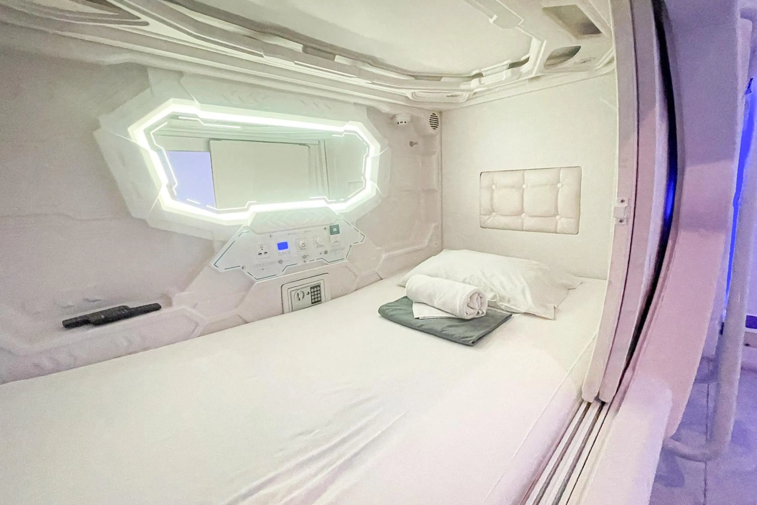 Bedroom, Bed in RedDoorz Hotel Capsule at Batu Tulis