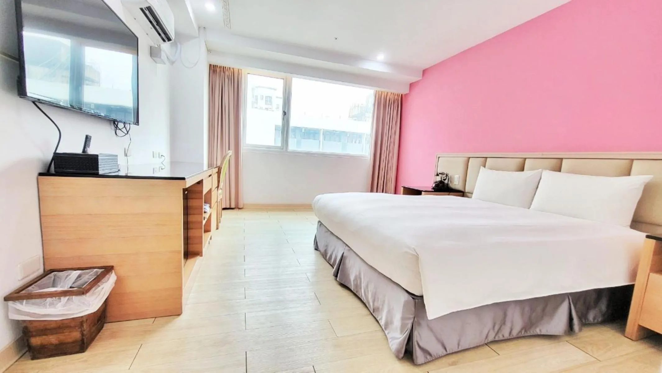 Bed in Hotel Champs Elysées