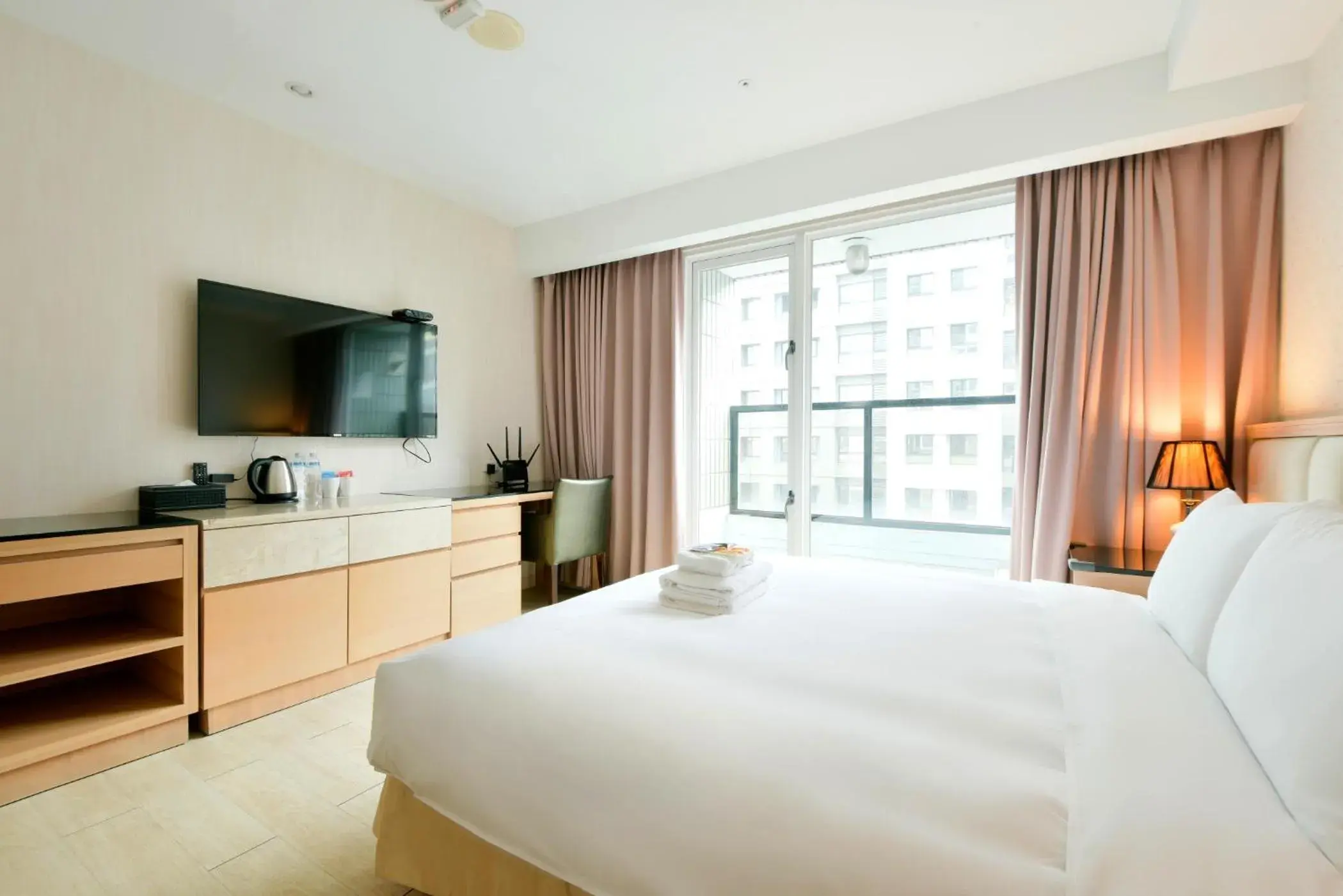 Superior Double Room in Hotel Champs Elysées Superior Double Room in Hotel Champs Elysées