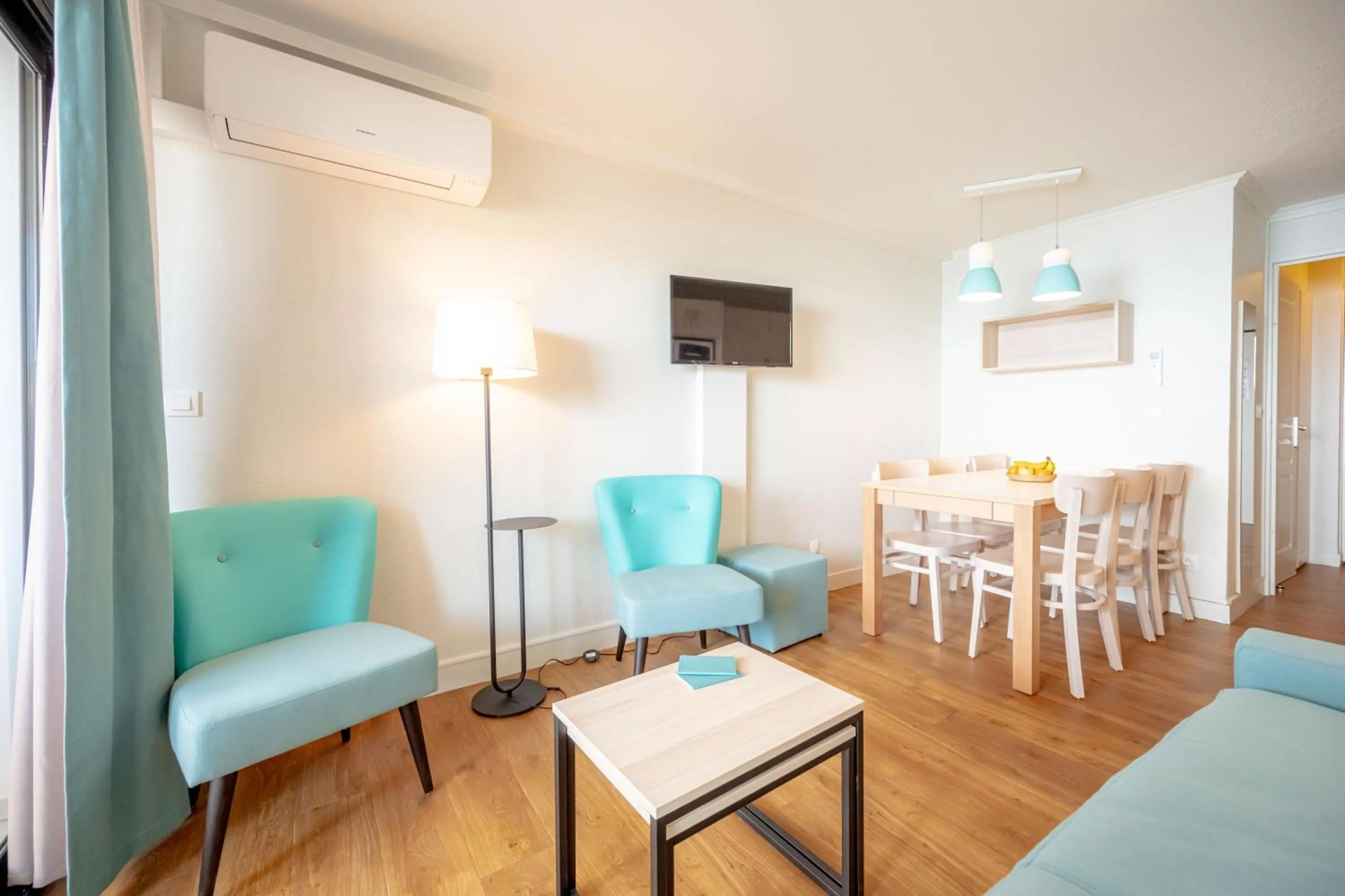 Communal lounge/ TV room in Résidence Pierre & Vacances Cannes Verrerie