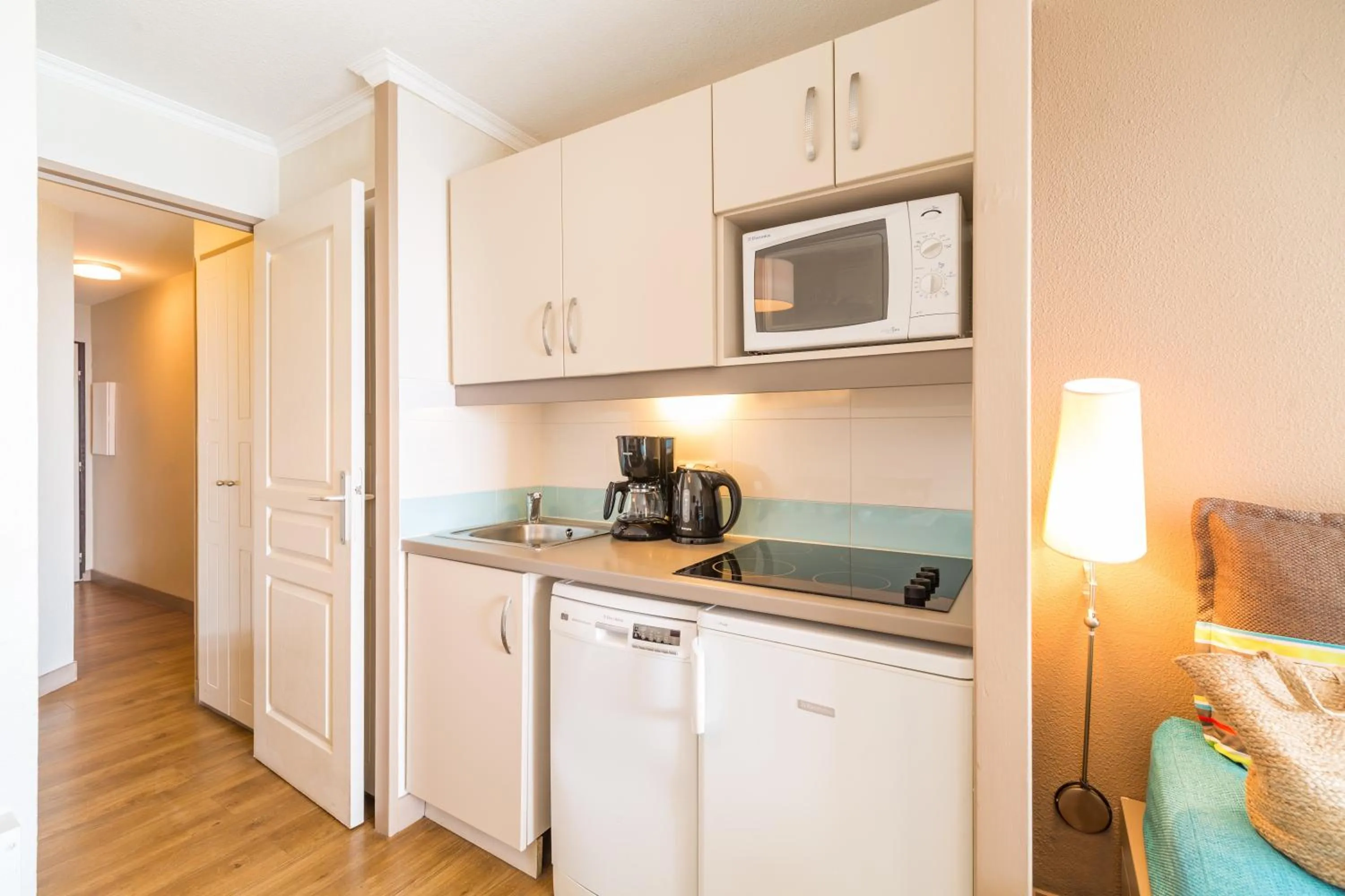 Coffee/tea facilities in Résidence Pierre & Vacances Cannes Verrerie