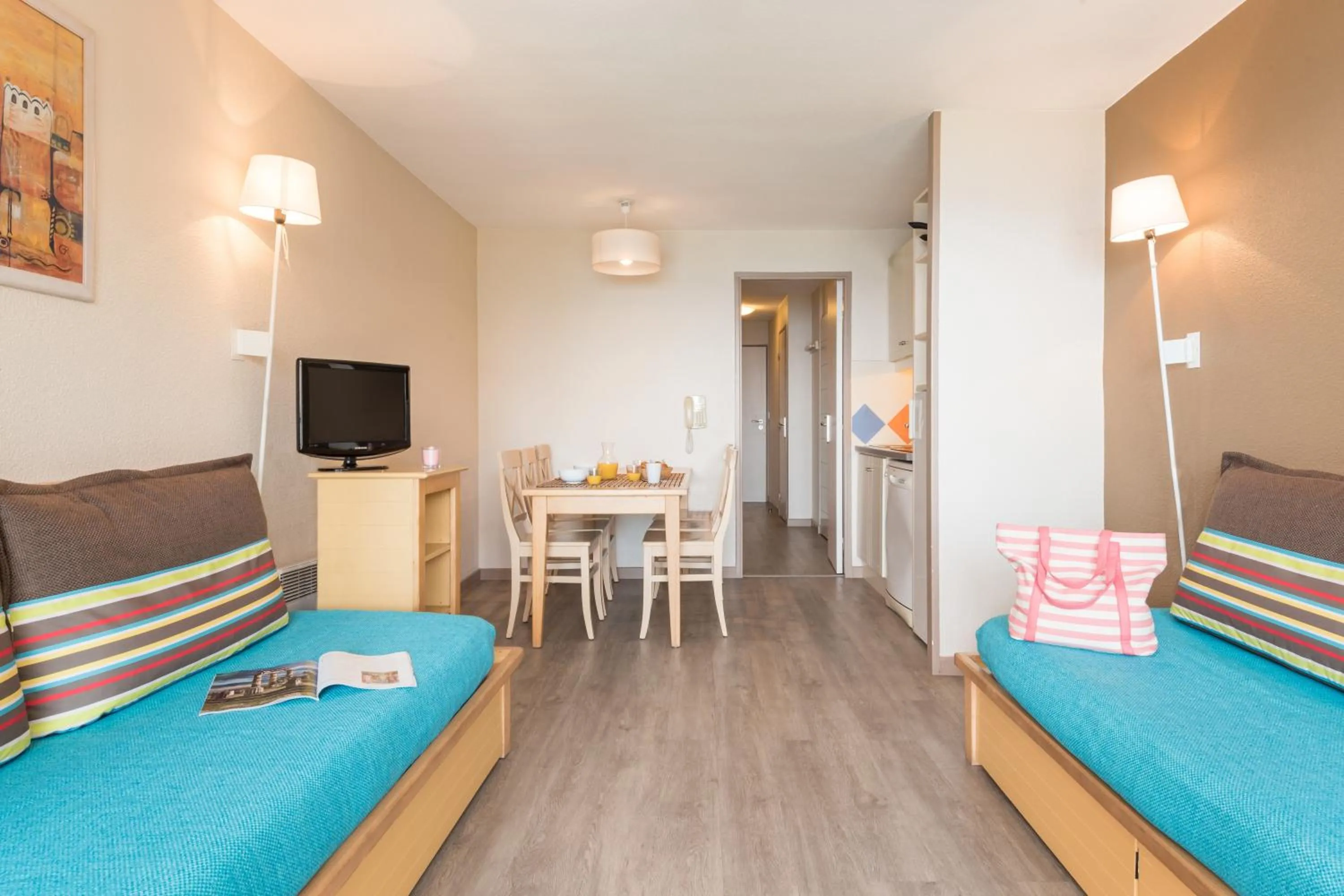 Communal lounge/ TV room in Résidence Pierre & Vacances Cannes Verrerie