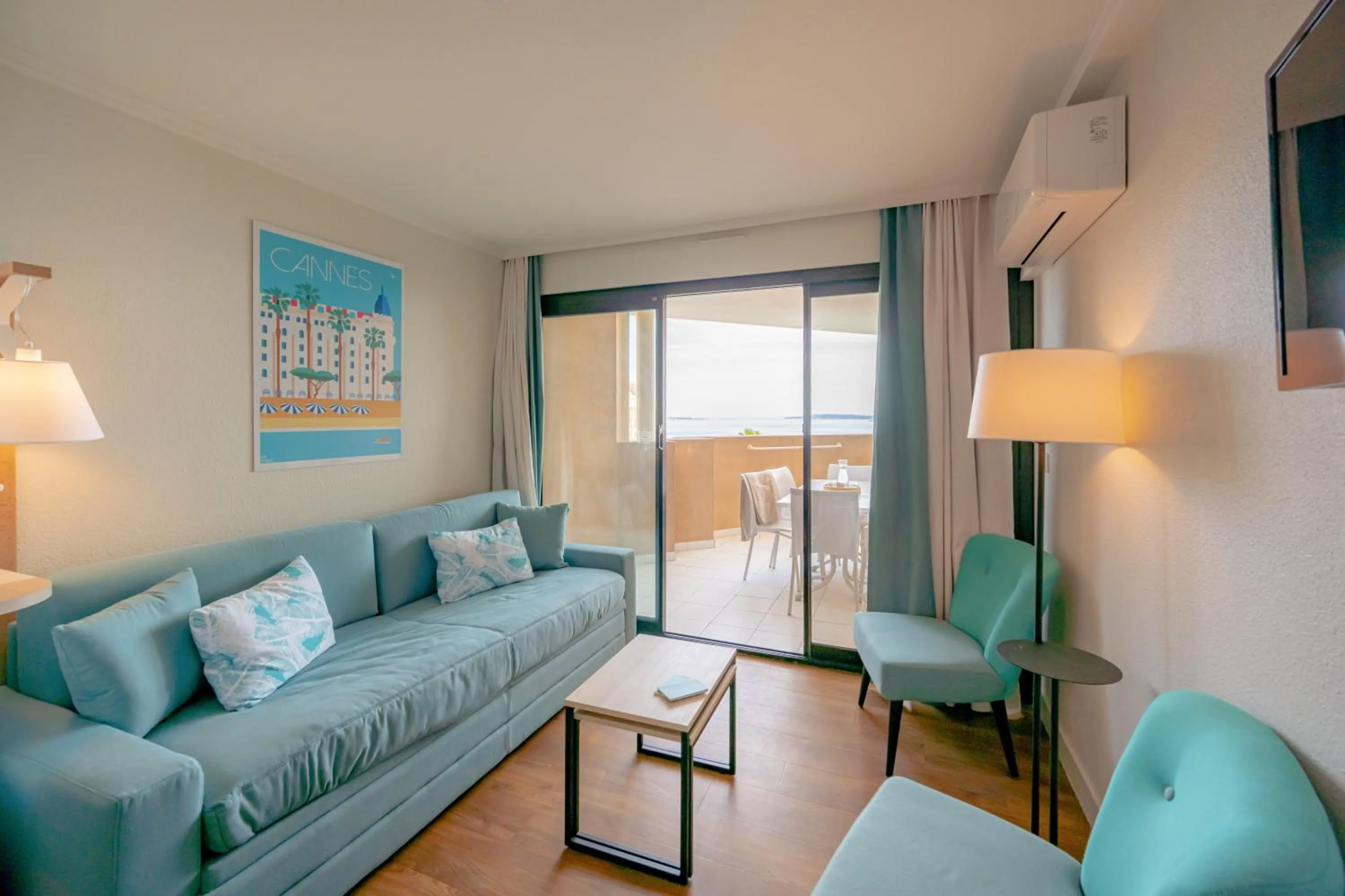 Communal lounge/ TV room in Résidence Pierre & Vacances Cannes Verrerie