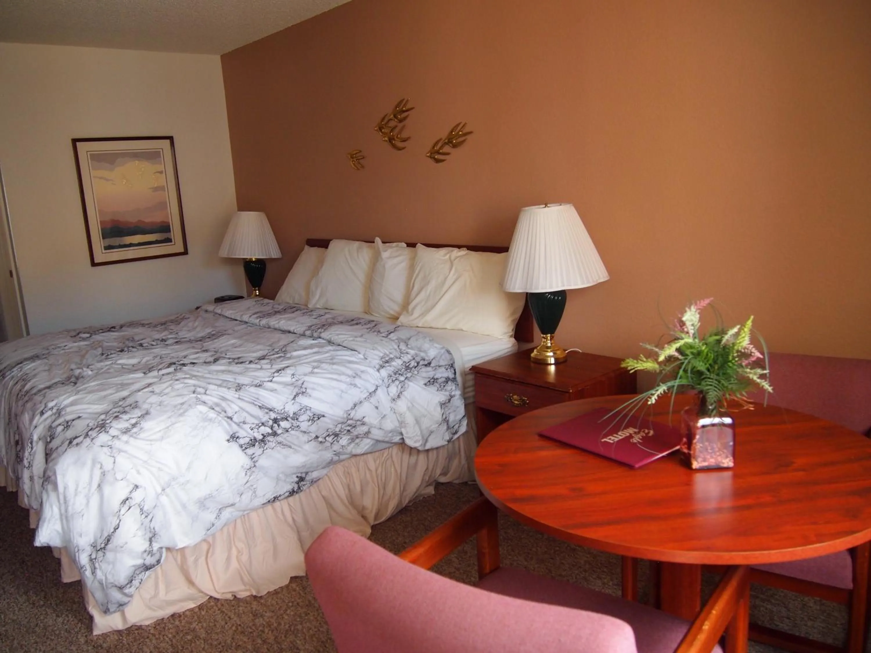 Bedroom in Eagle Motel