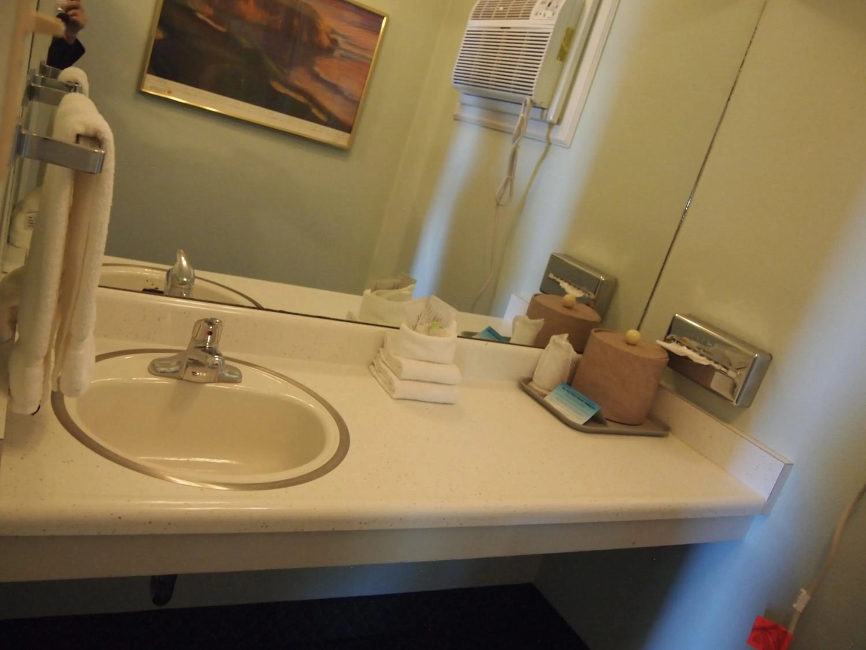 Bathroom in Eagle Motel