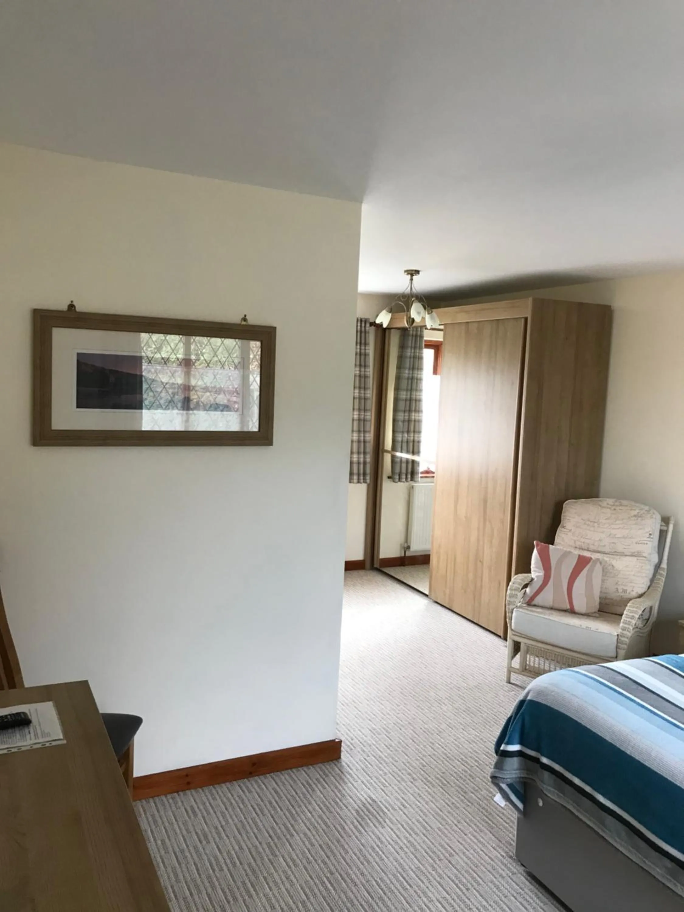 wardrobe, Bed in Meadowview