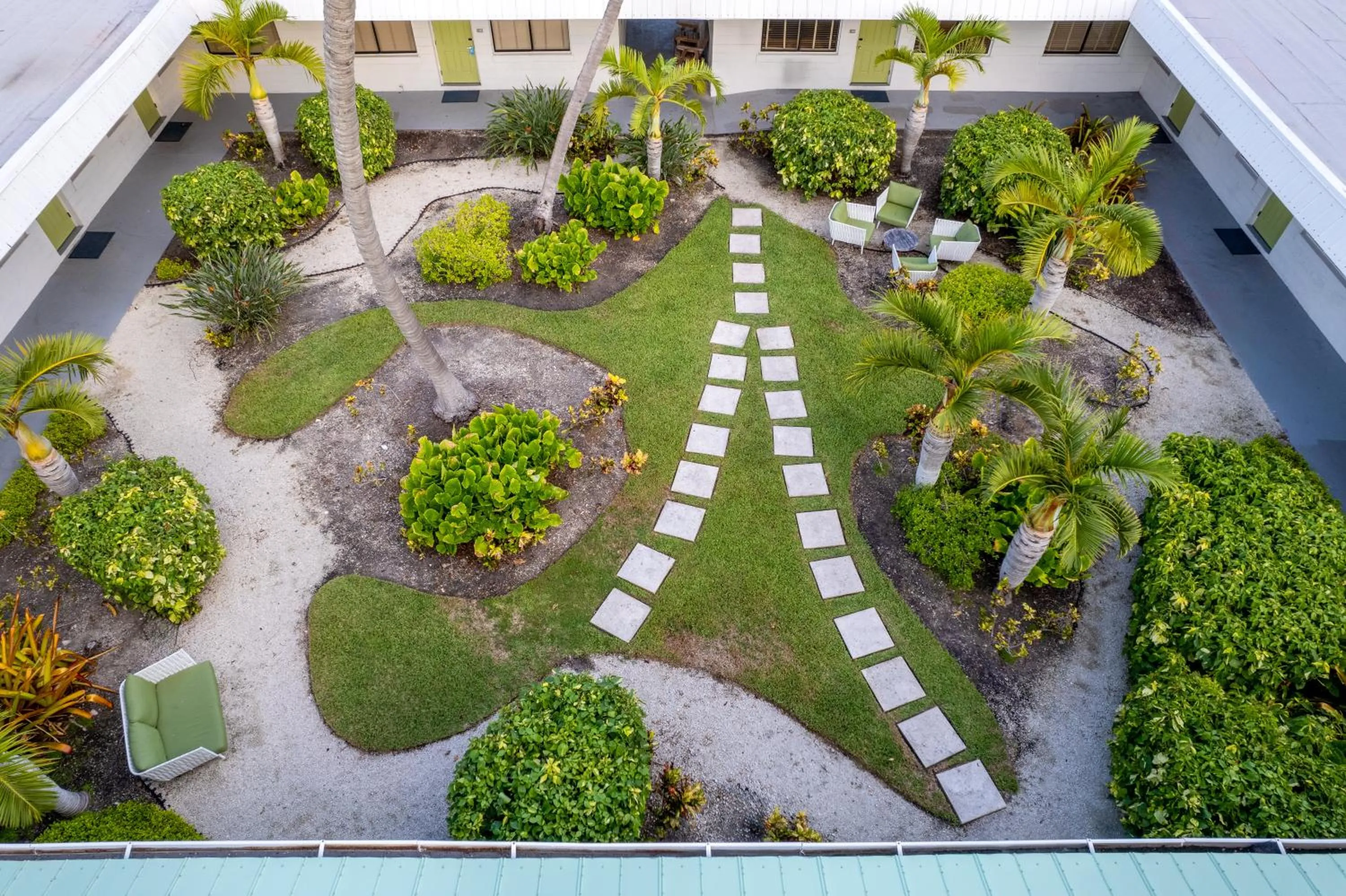 Inner courtyard view in Hadley Resort and Marina