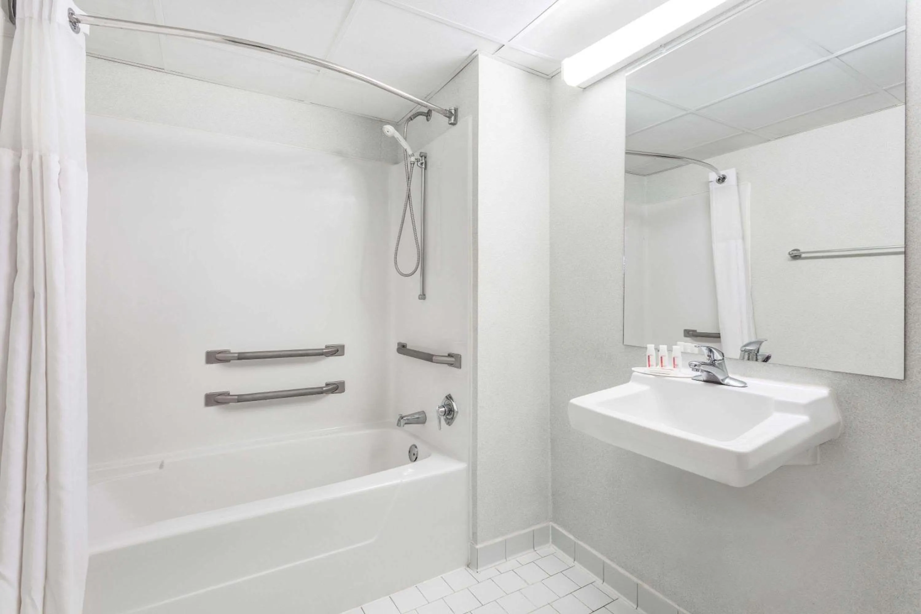 Bathroom in Days Inn by Wyndham Royston