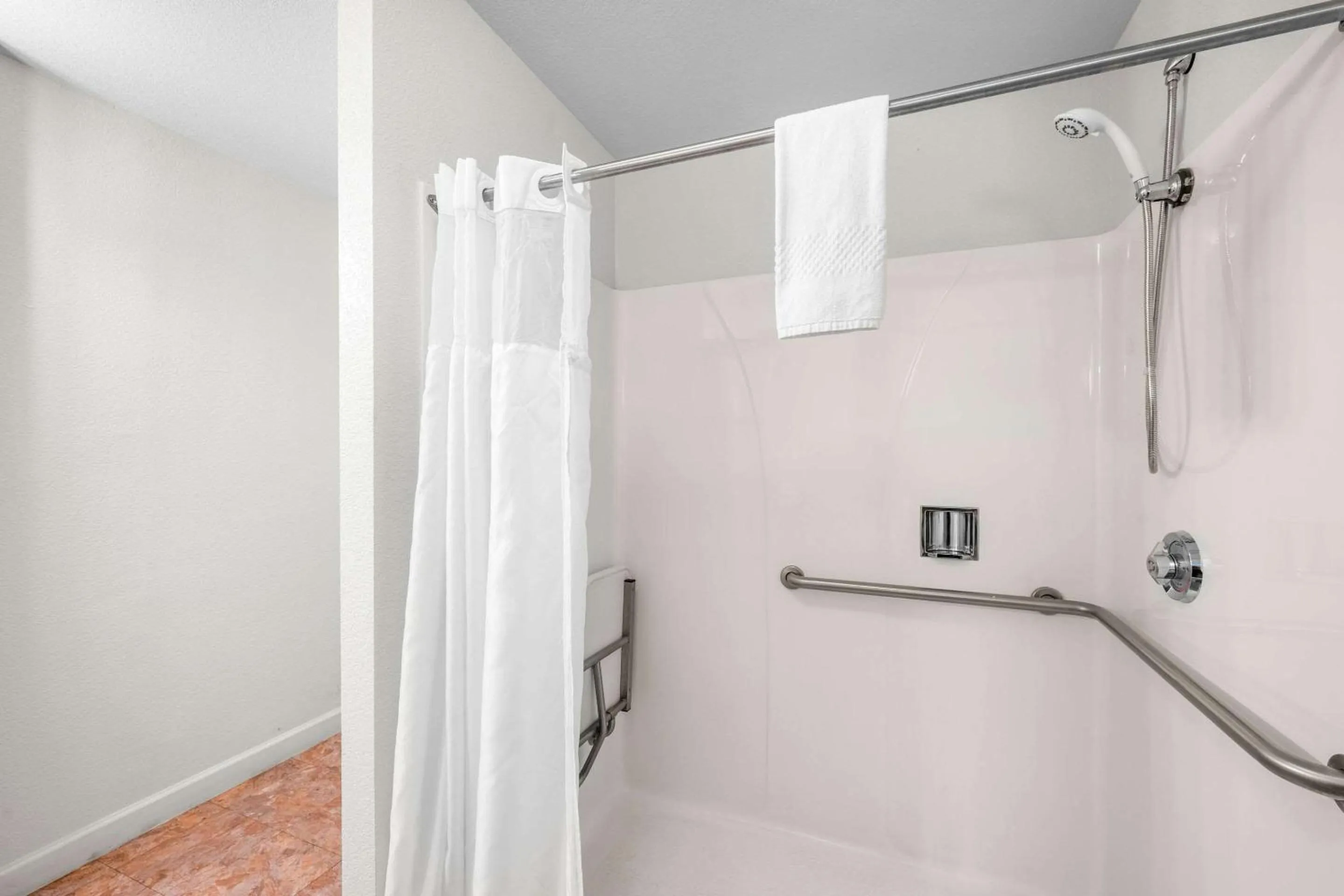 Bedroom, Bathroom in The Jackson Lodge