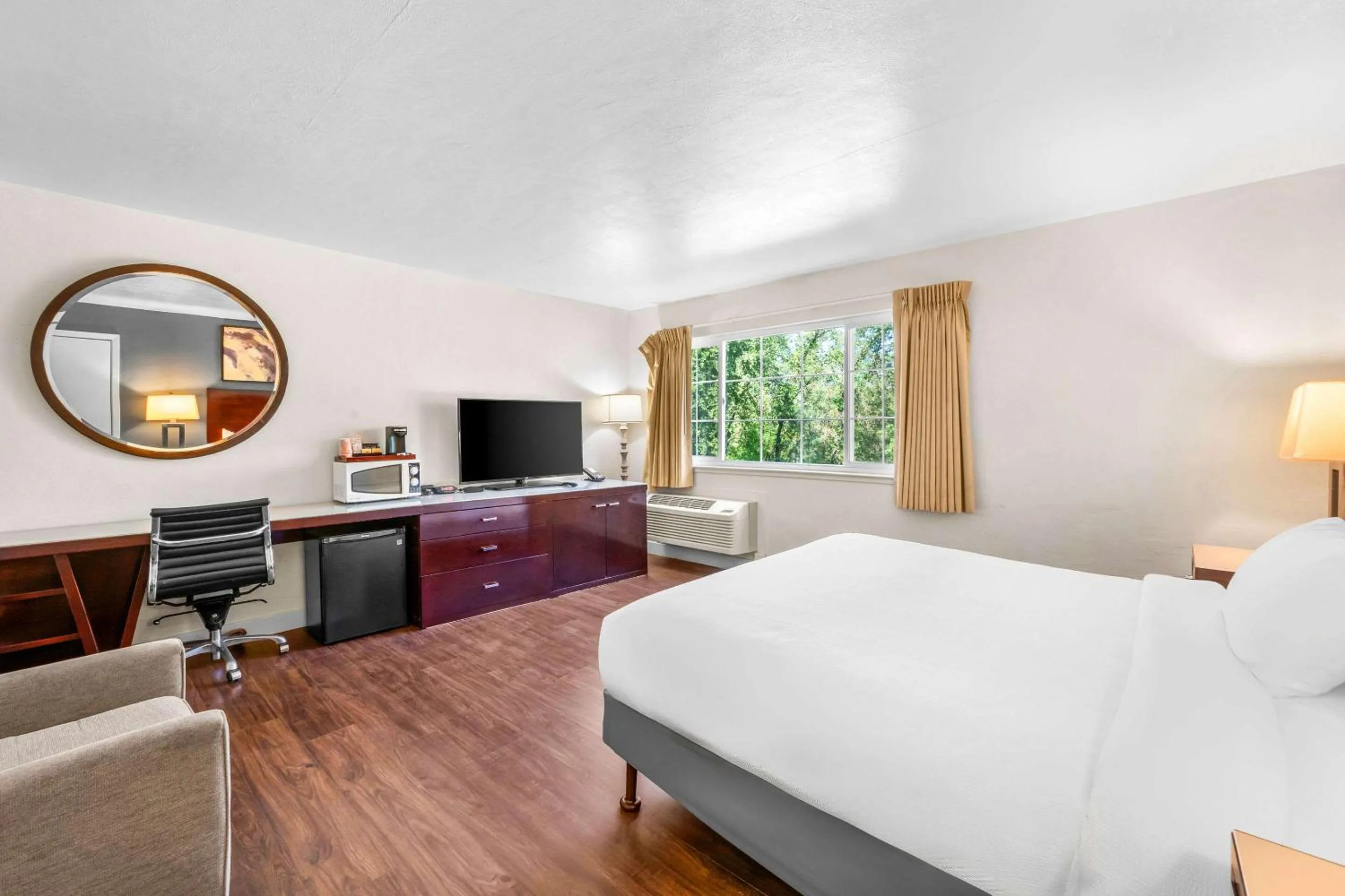 Bed in The Jackson Lodge