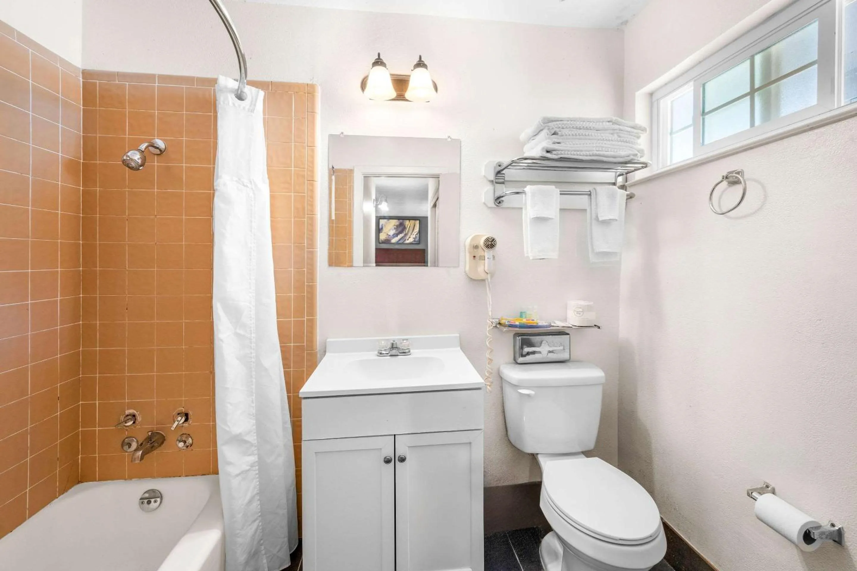 Bedroom, Bathroom in The Jackson Lodge
