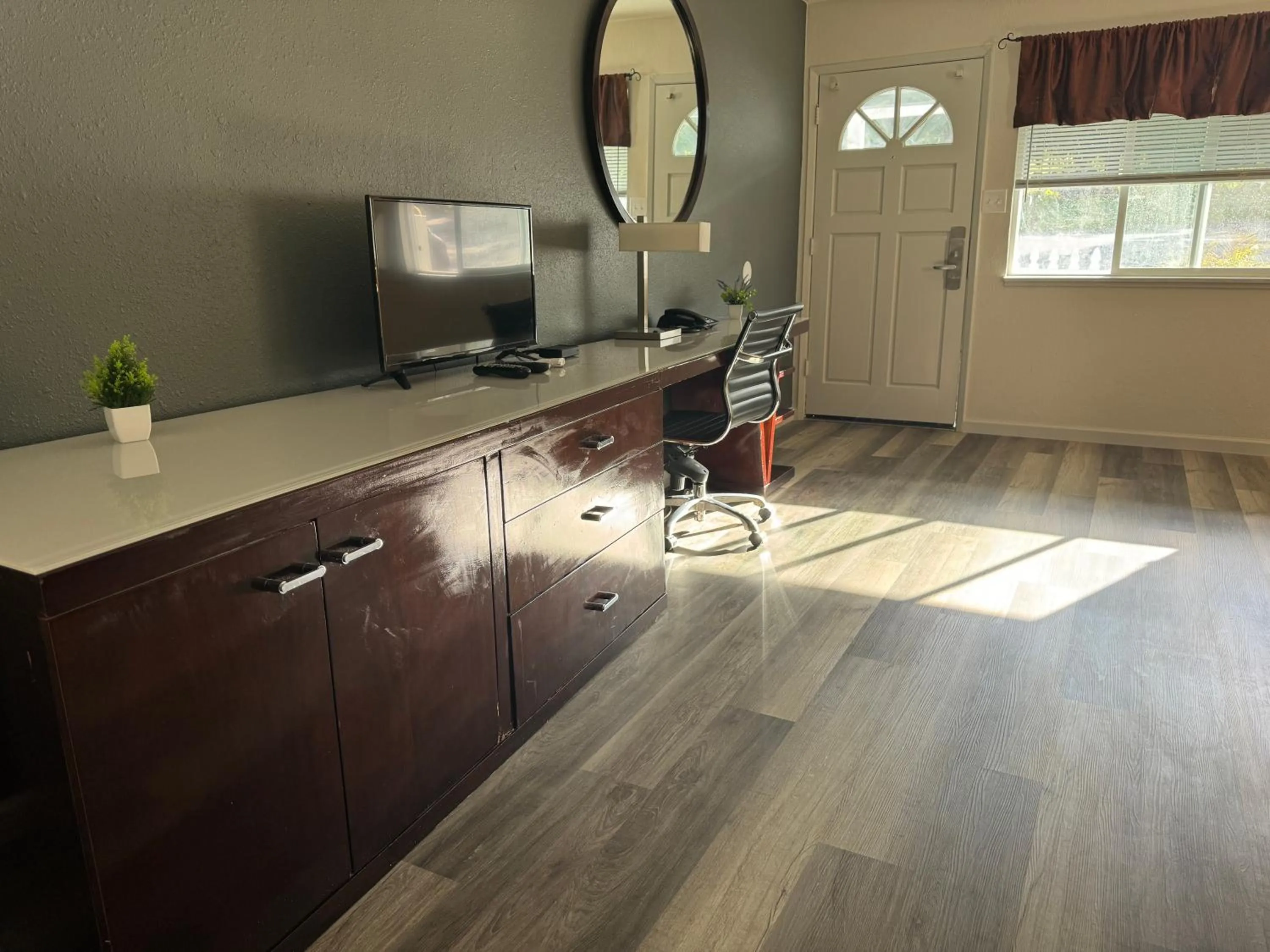 TV and multimedia, TV/Entertainment Center in The Jackson Lodge