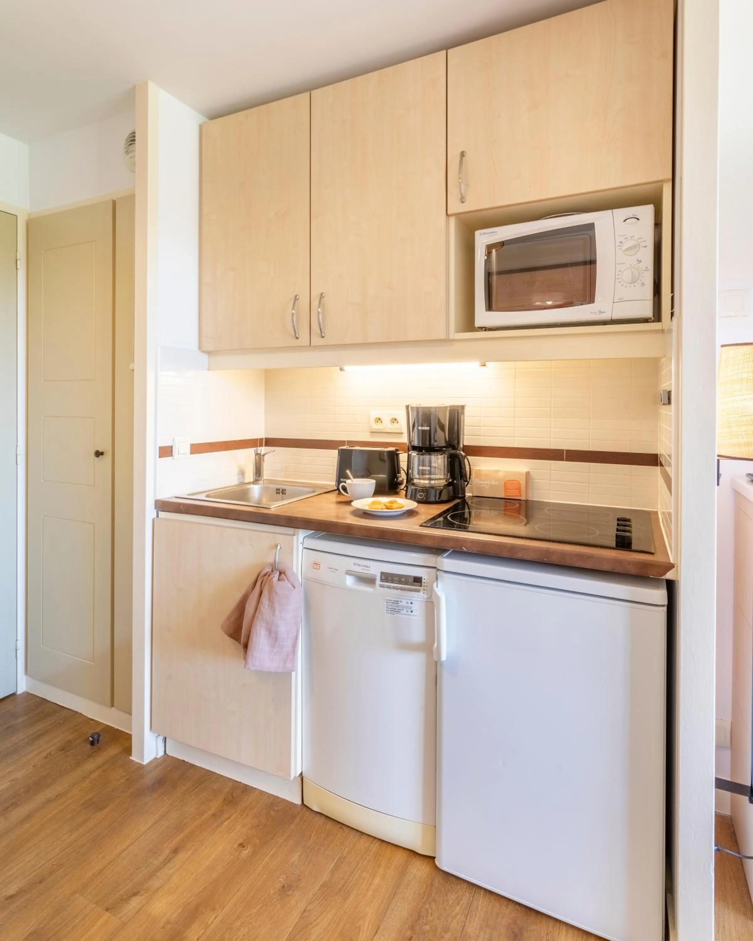 Kitchen or kitchenette in Village Pierre & Vacances Cap Esterel