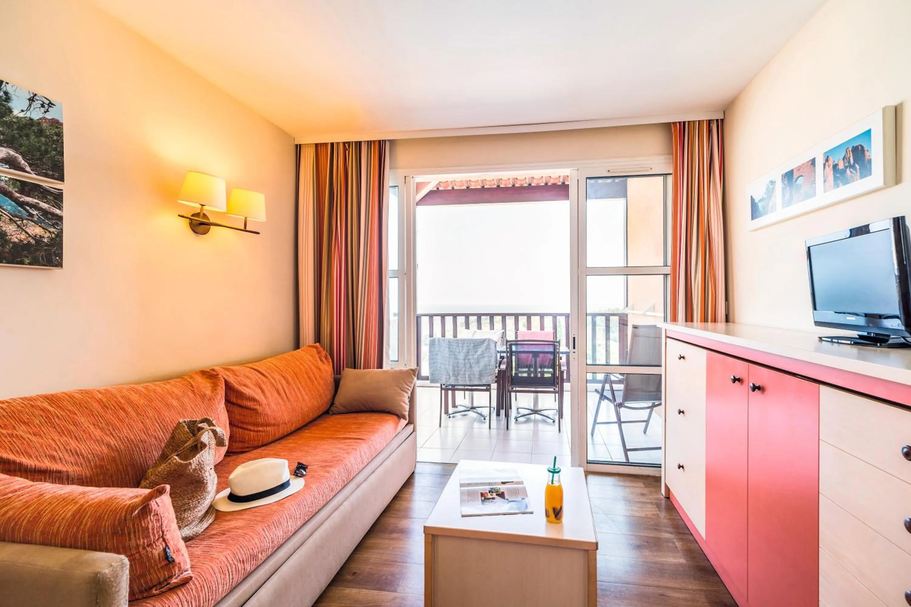 Communal lounge/ TV room in Village Pierre & Vacances Cap Esterel