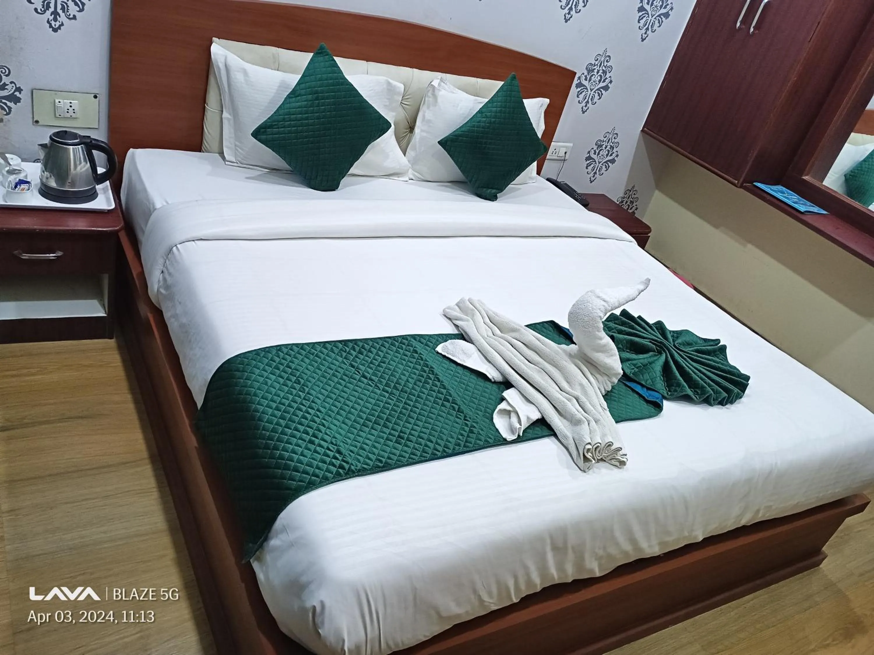 Bedroom, Bed in The Century Plaza Hotel