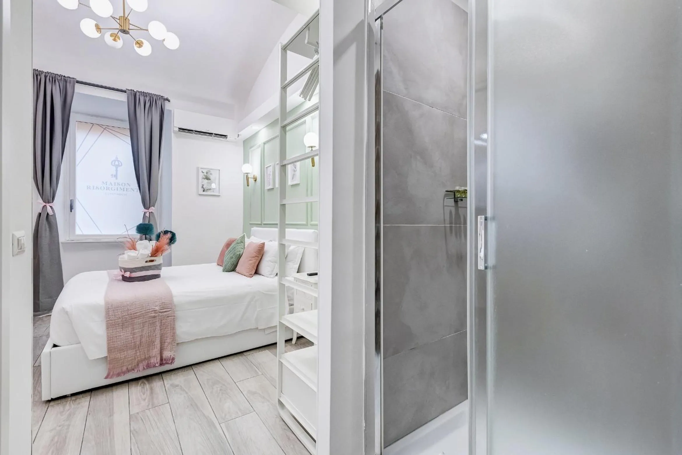 Shower, Bed in Maison Risorgimento