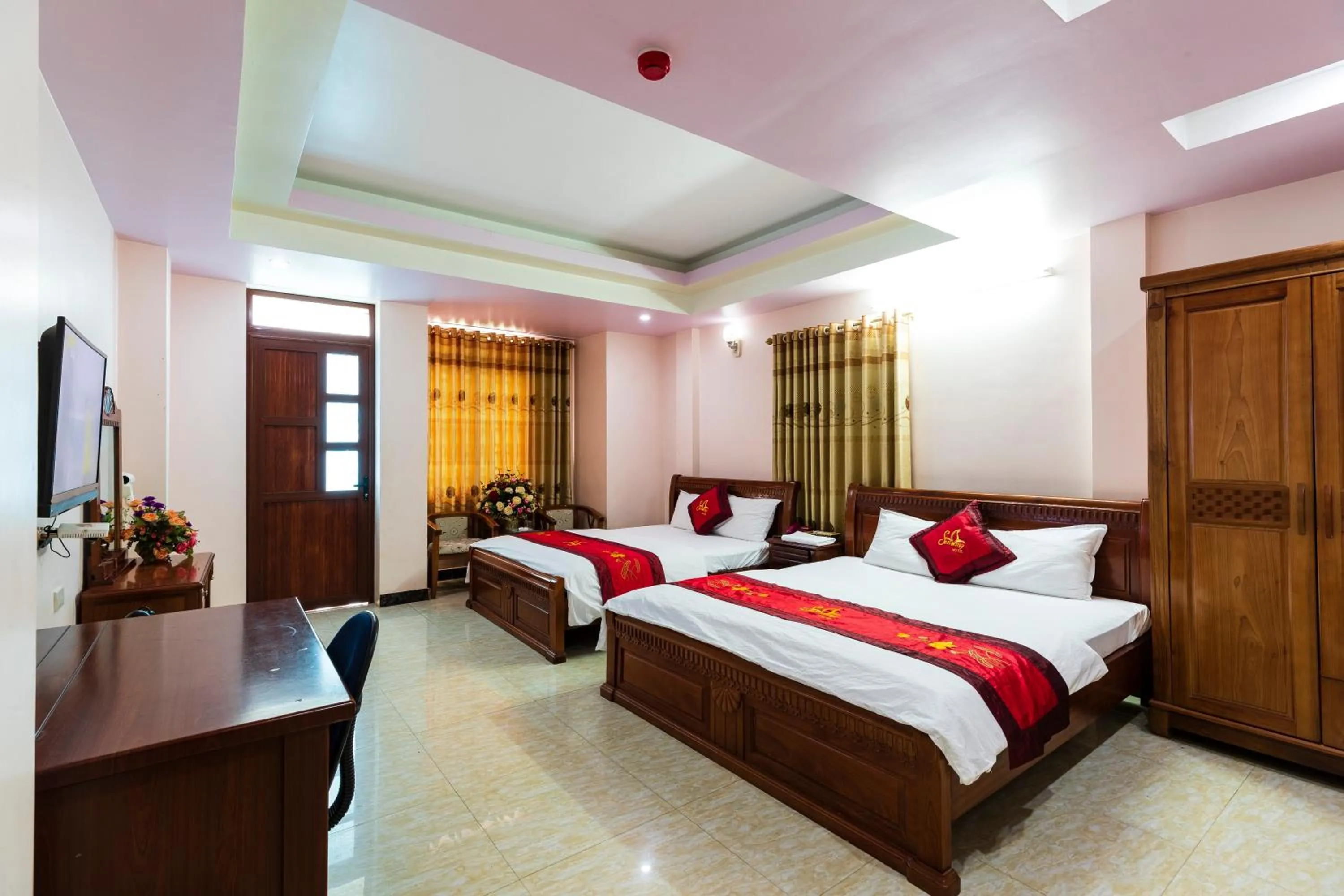 KHÁCH SẠN SEN VÀNG